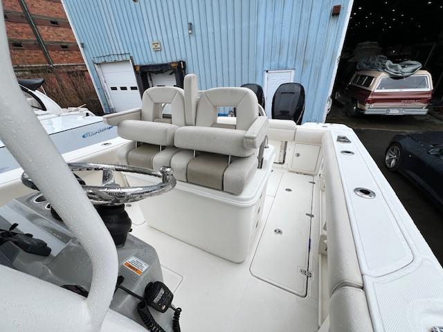 2016-boston-whaler-250-outrage-power-9745981-20250403094202896-1_XLARGE