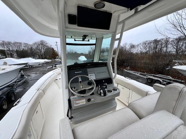 2016-boston-whaler-250-outrage-power-9745981-20250403094203906-1_XLARGE
