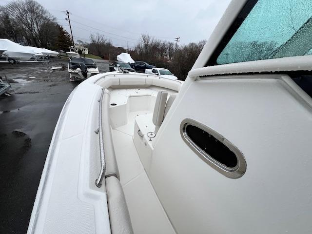 2016-boston-whaler-250-outrage-power-9745981-20250403094204884-1_XLARGE