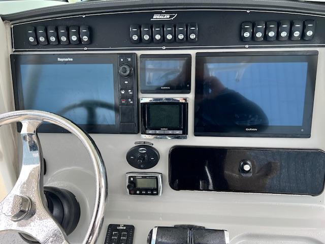 2016-boston-whaler-250-outrage-power-9745981-20250403094205909-1_XLARGE