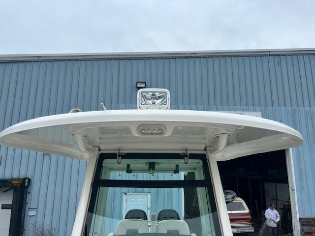 2016-boston-whaler-250-outrage-power-9745981-20250403094210943-1_XLARGE