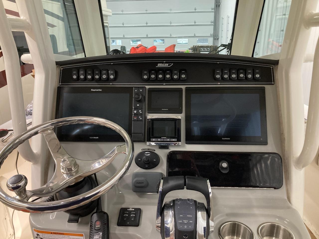 2016-boston-whaler-250-outrage-power-9745981-20250407092318259-1_XLARGE