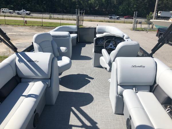 2021 Bentley boat for sale, model of the boat is 243 Navigator & Image # 9 of 31