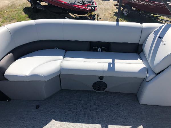 2021 Bentley boat for sale, model of the boat is 243 Navigator & Image # 27 of 31