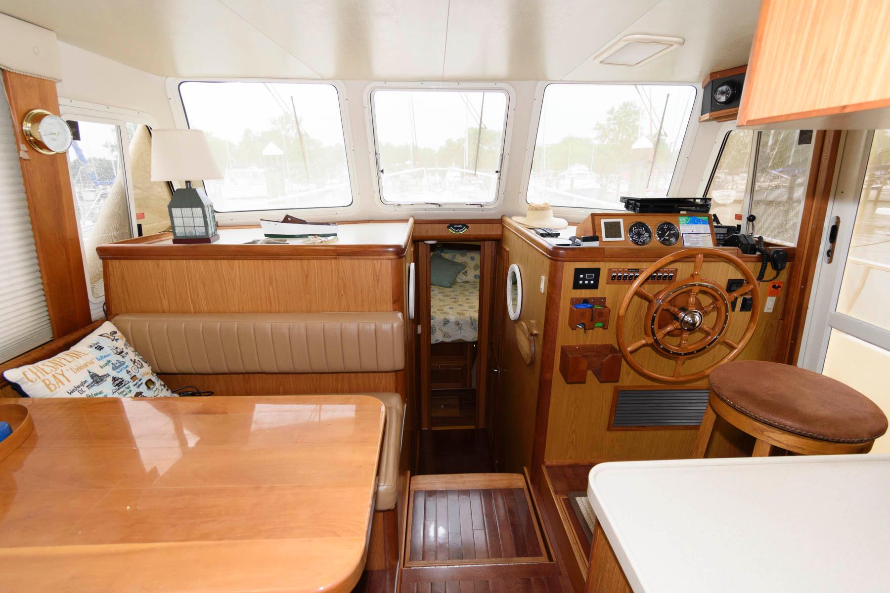 M 6235 MD Knot 10 Yacht Sales