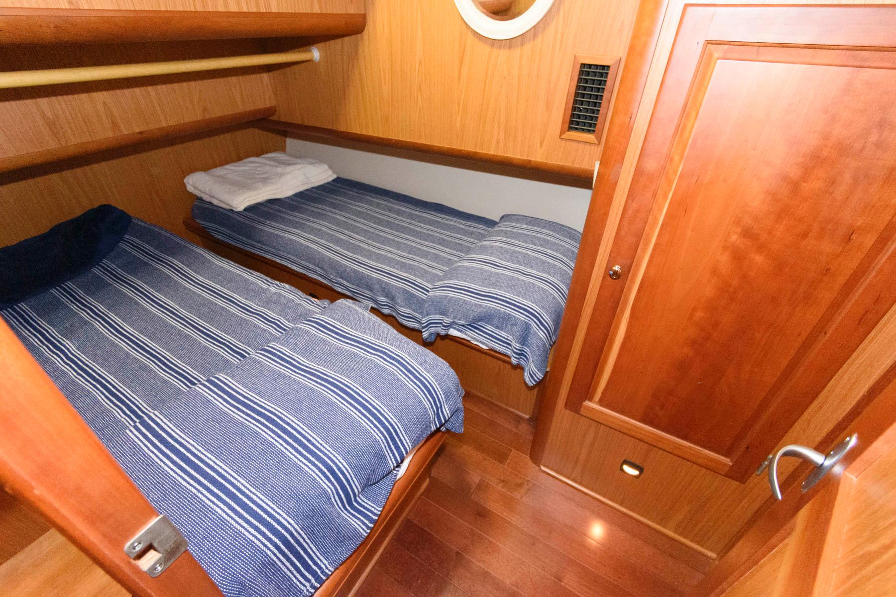 M 6235 MD Knot 10 Yacht Sales