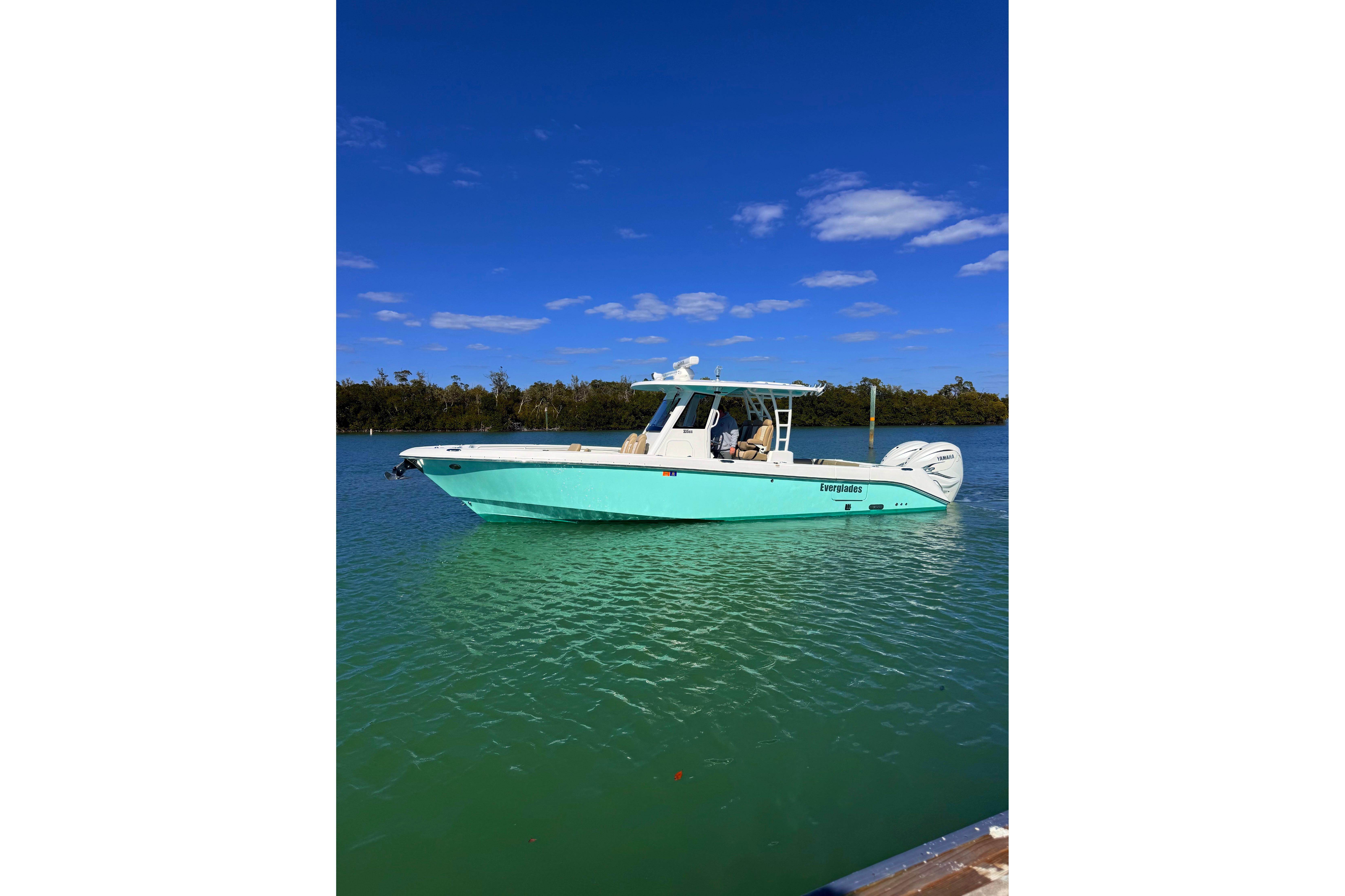 2020 Everglades 32.33 335 Center Console
