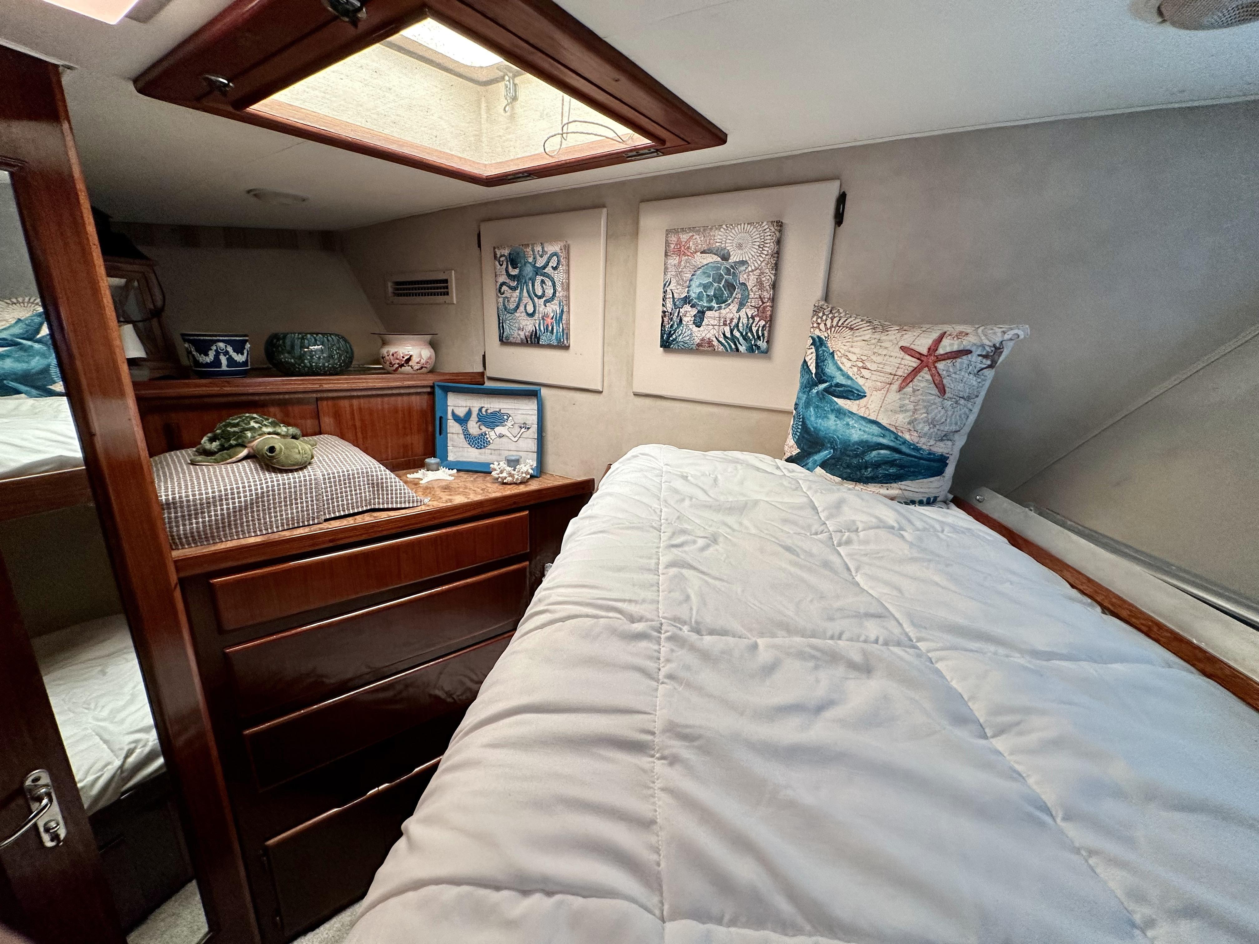 Guest Stateroom, Over Under Berths