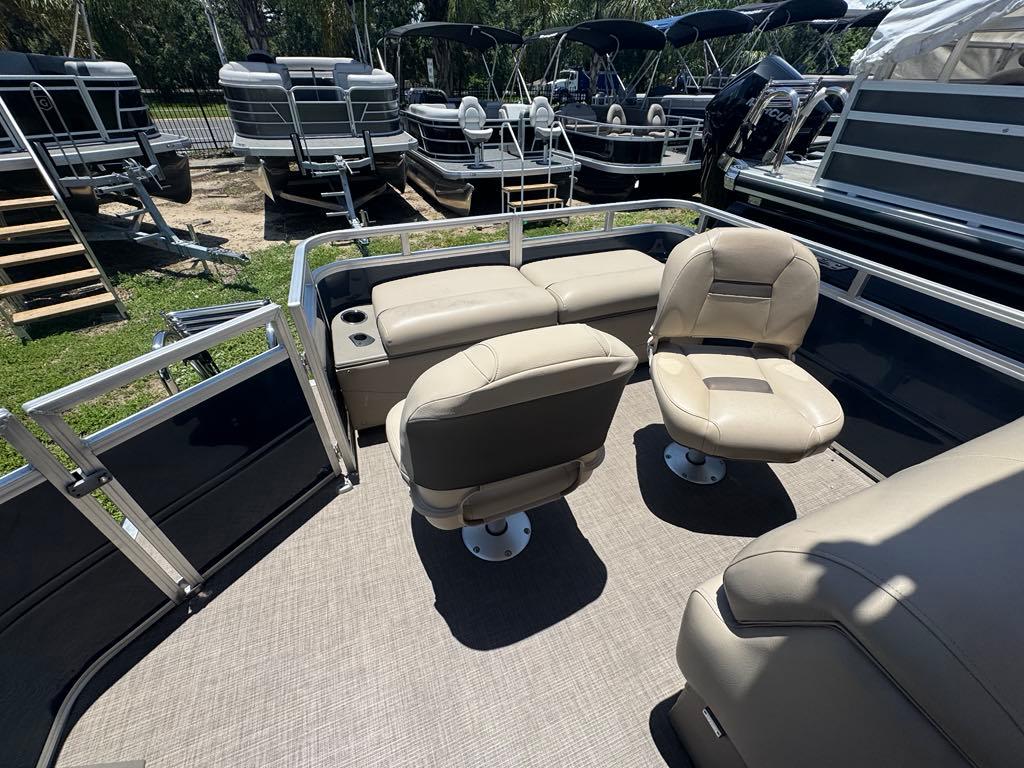 2024 Sun tracker Fishin' Barge 22 DLX-7