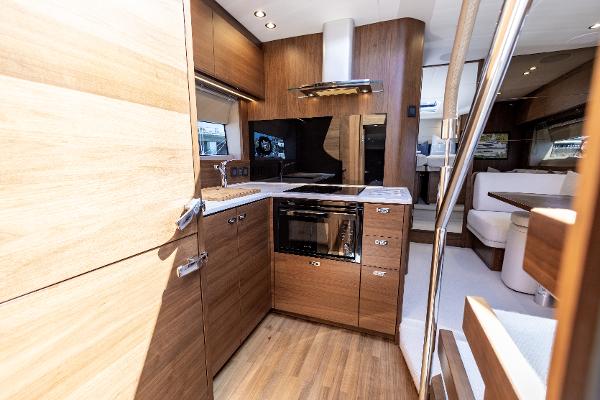 Princess Motor Yacht Sales - Used Princess Yachts V50