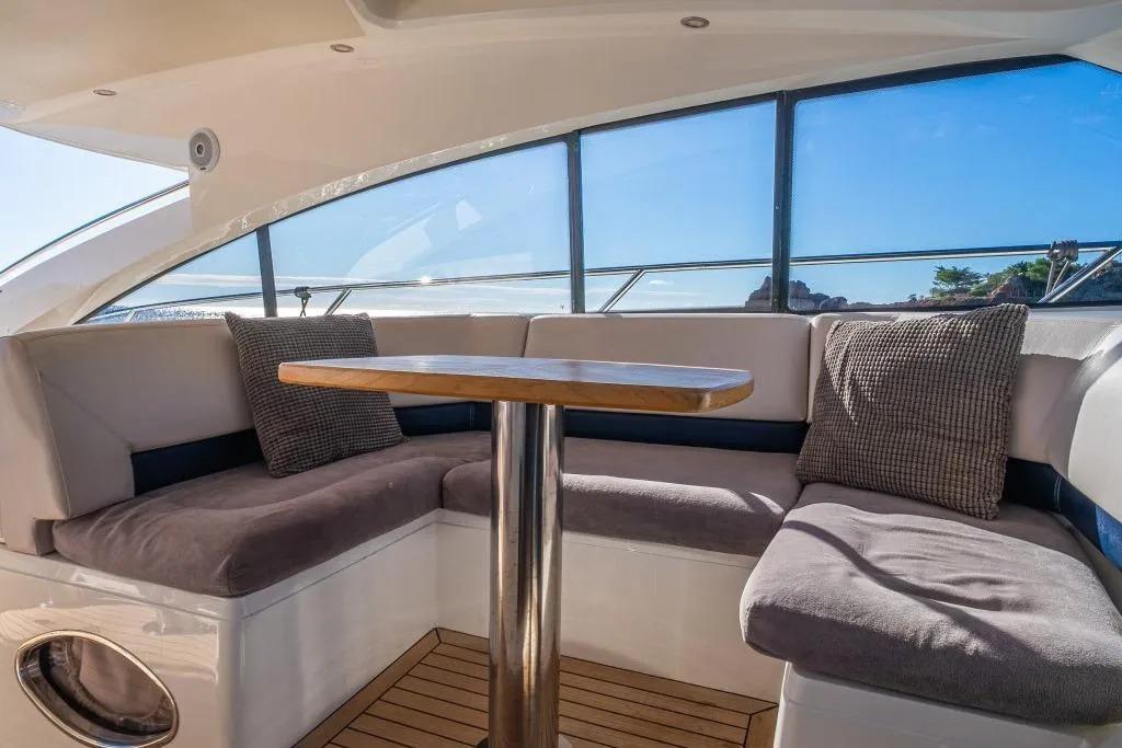 2006 Princess V53 large 22