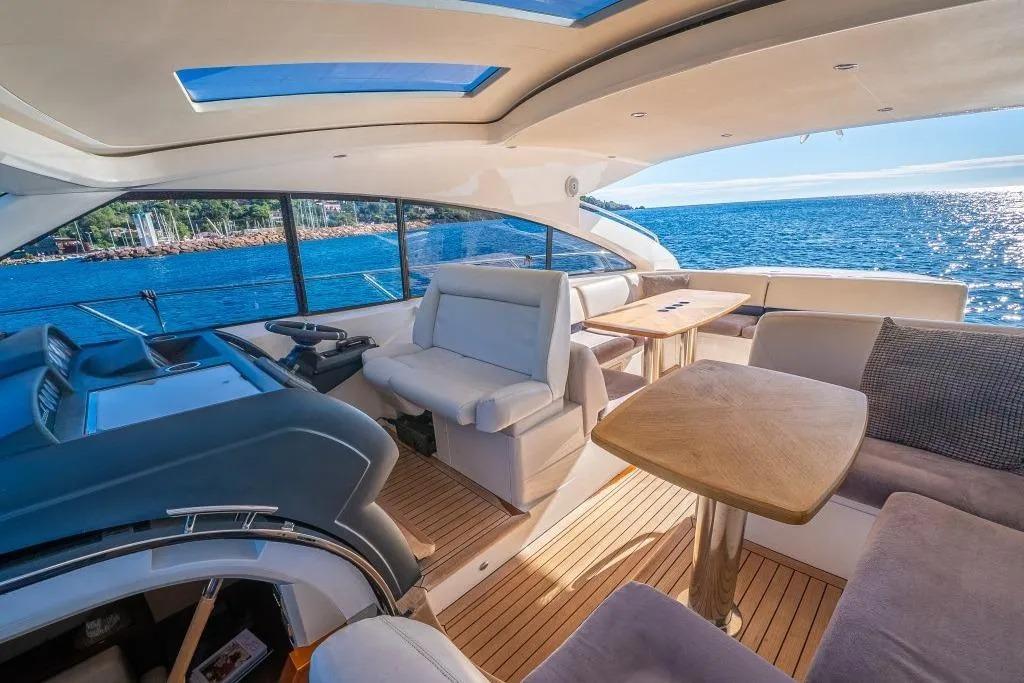 2006 Princess V53 large 23