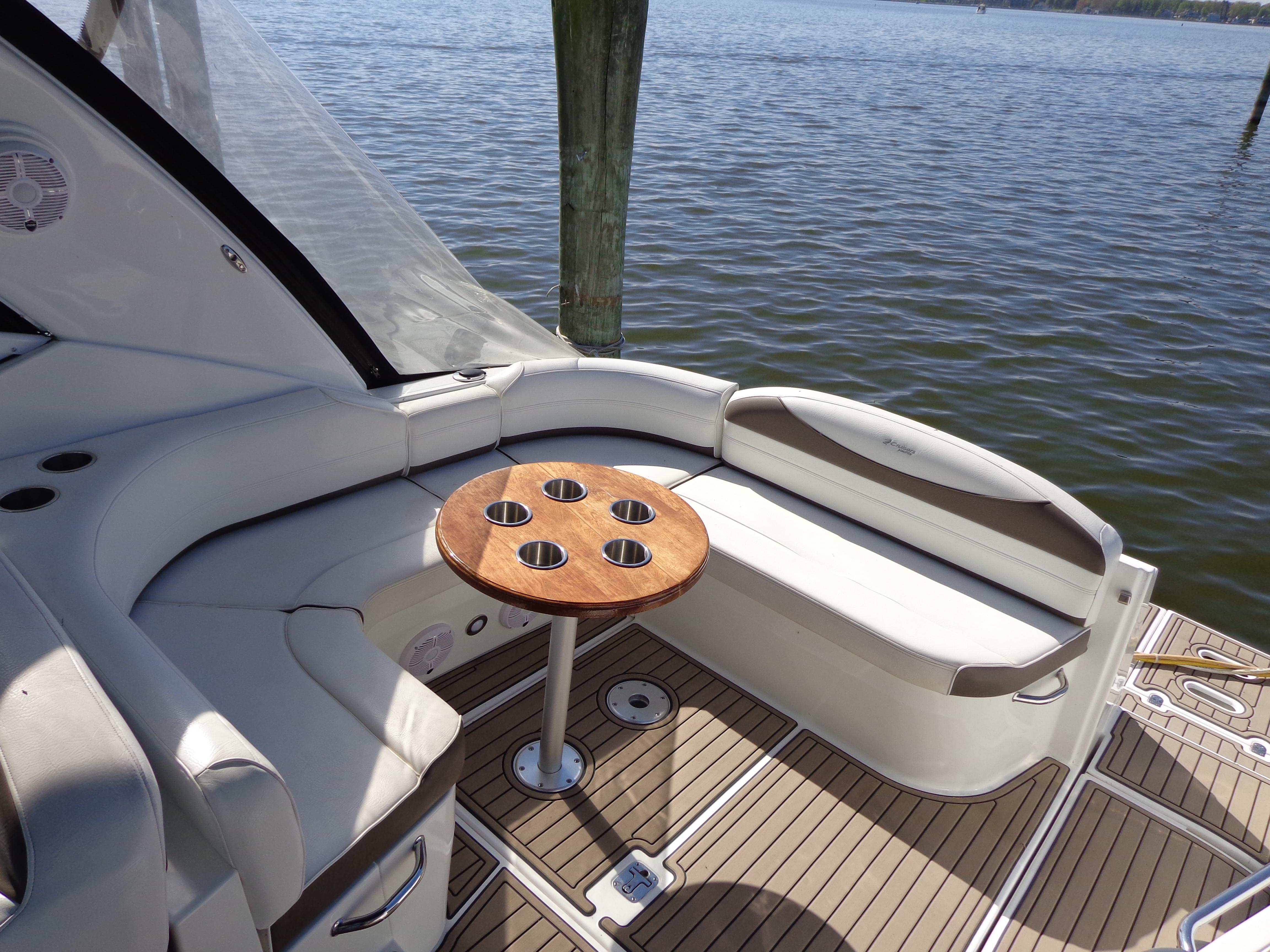 2008-cruisers-yachts-330-express-power-9790622-20250512084038490-1_XLARGE
