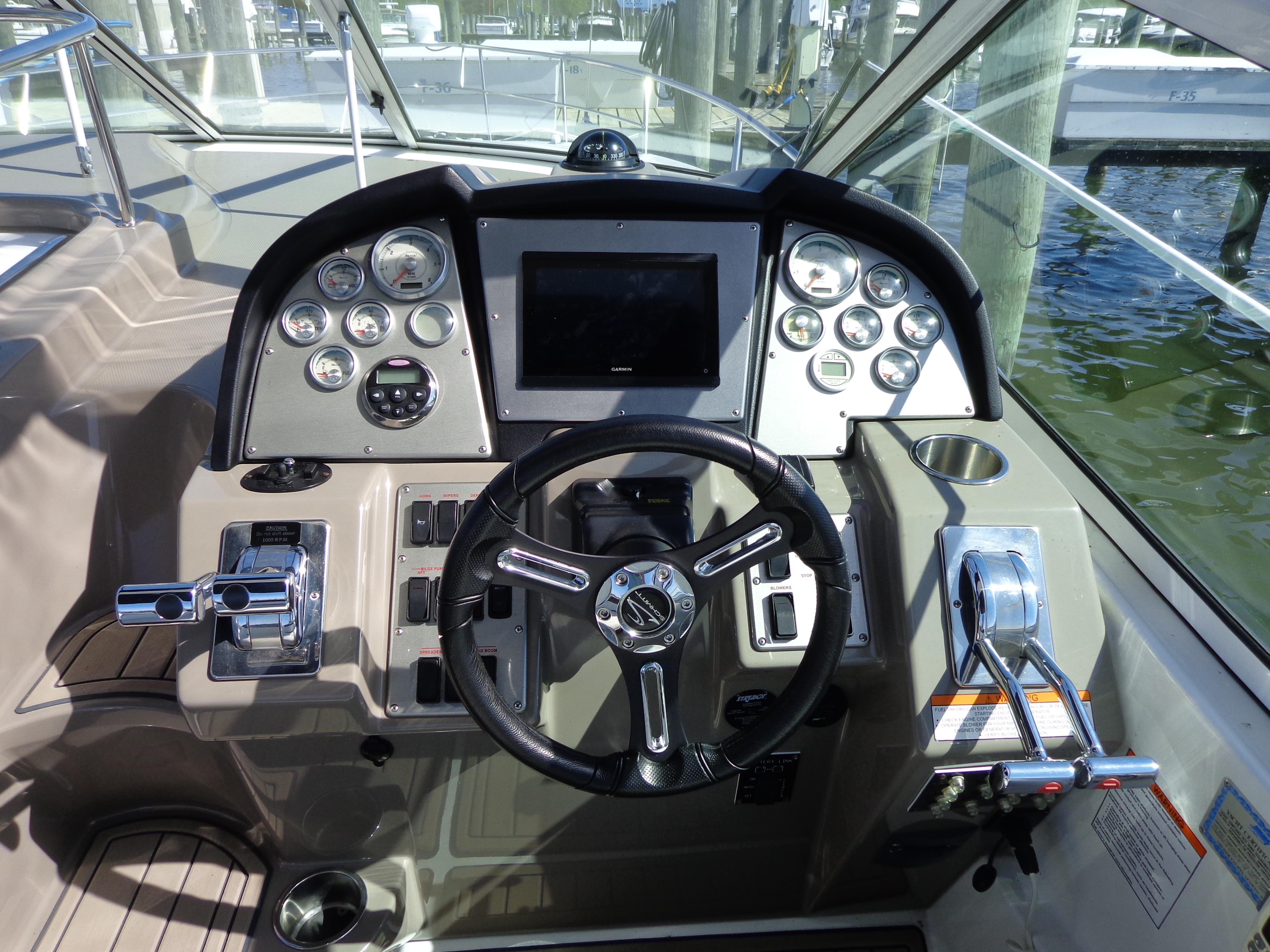 2008-cruisers-yachts-330-express-power-9790622-20250512084100971-1_XLARGE