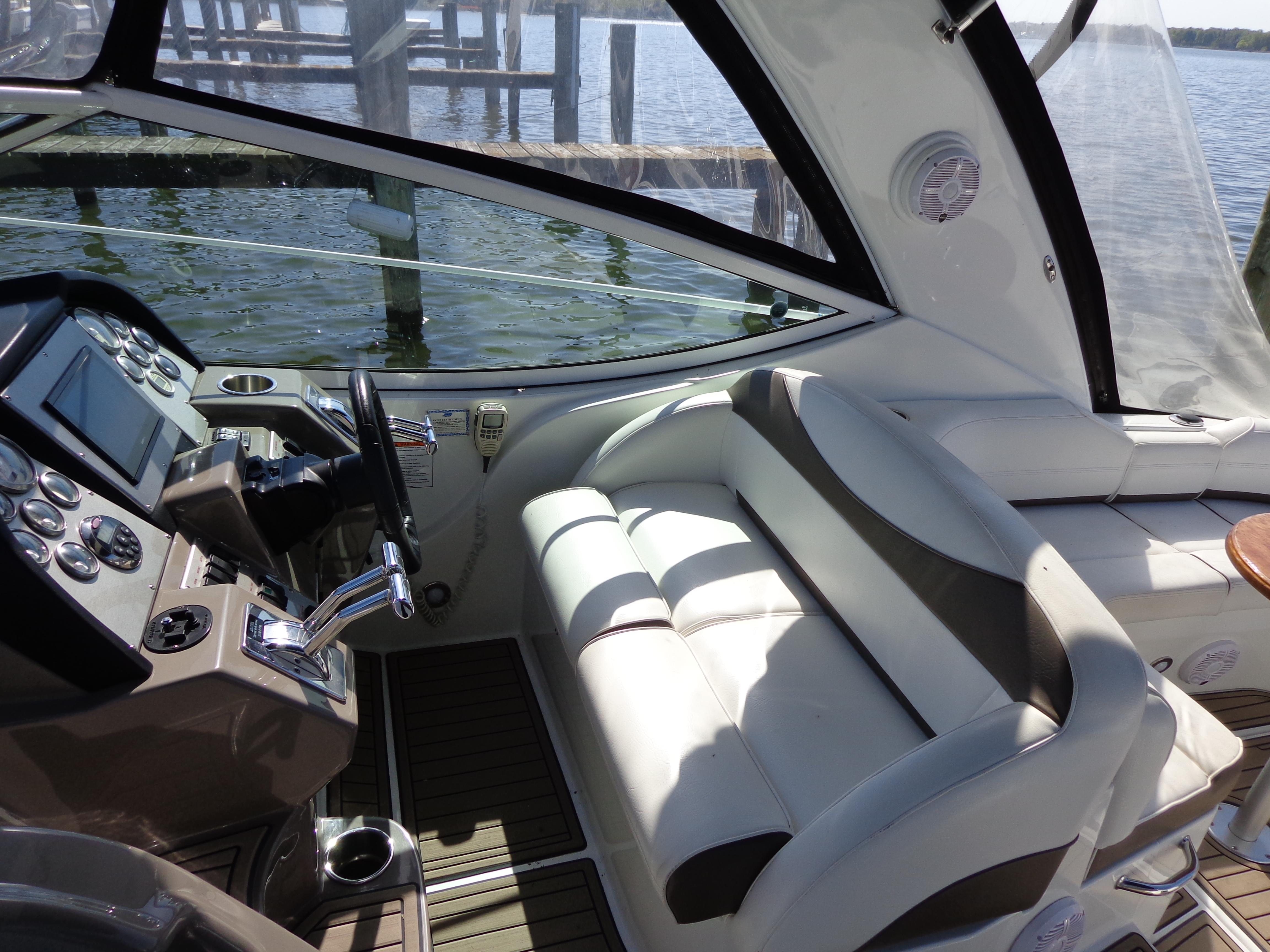 2008-cruisers-yachts-330-express-power-9790622-20250512084108801-1_XLARGE