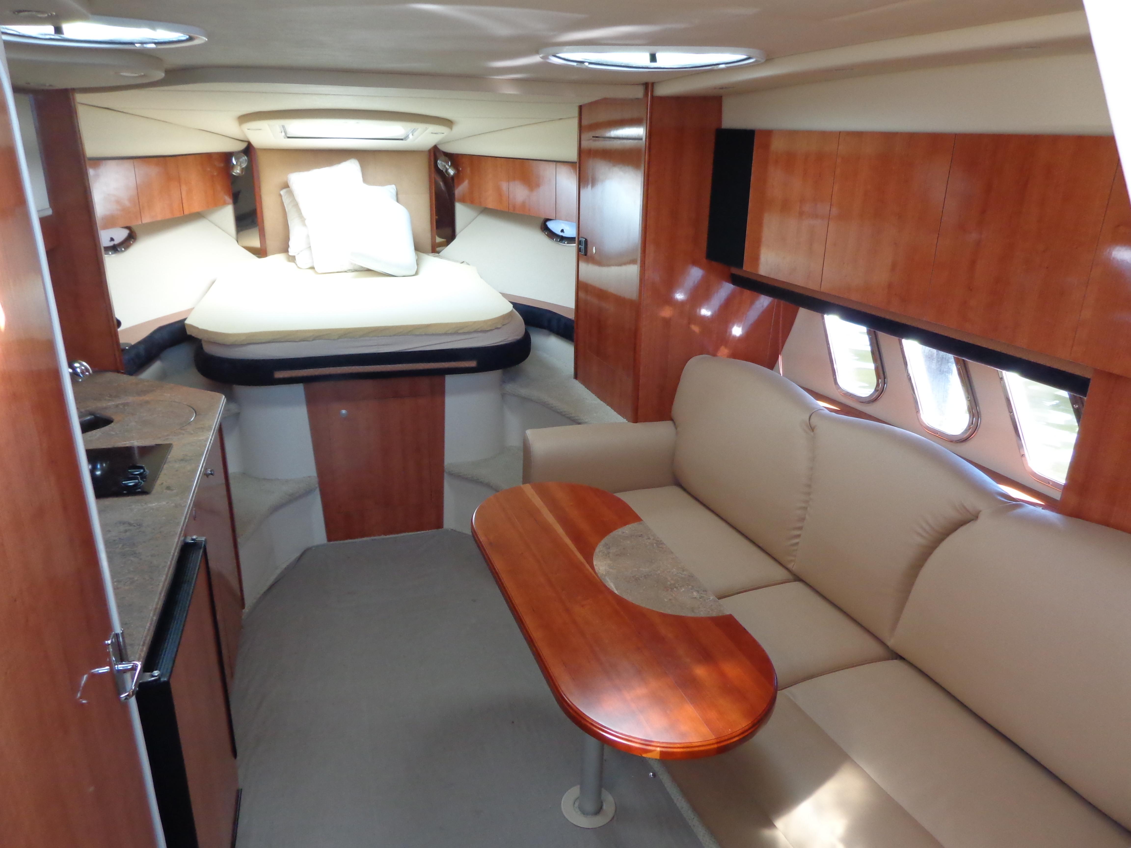 2008-cruisers-yachts-330-express-power-9790622-20250512084144338-1_XLARGE