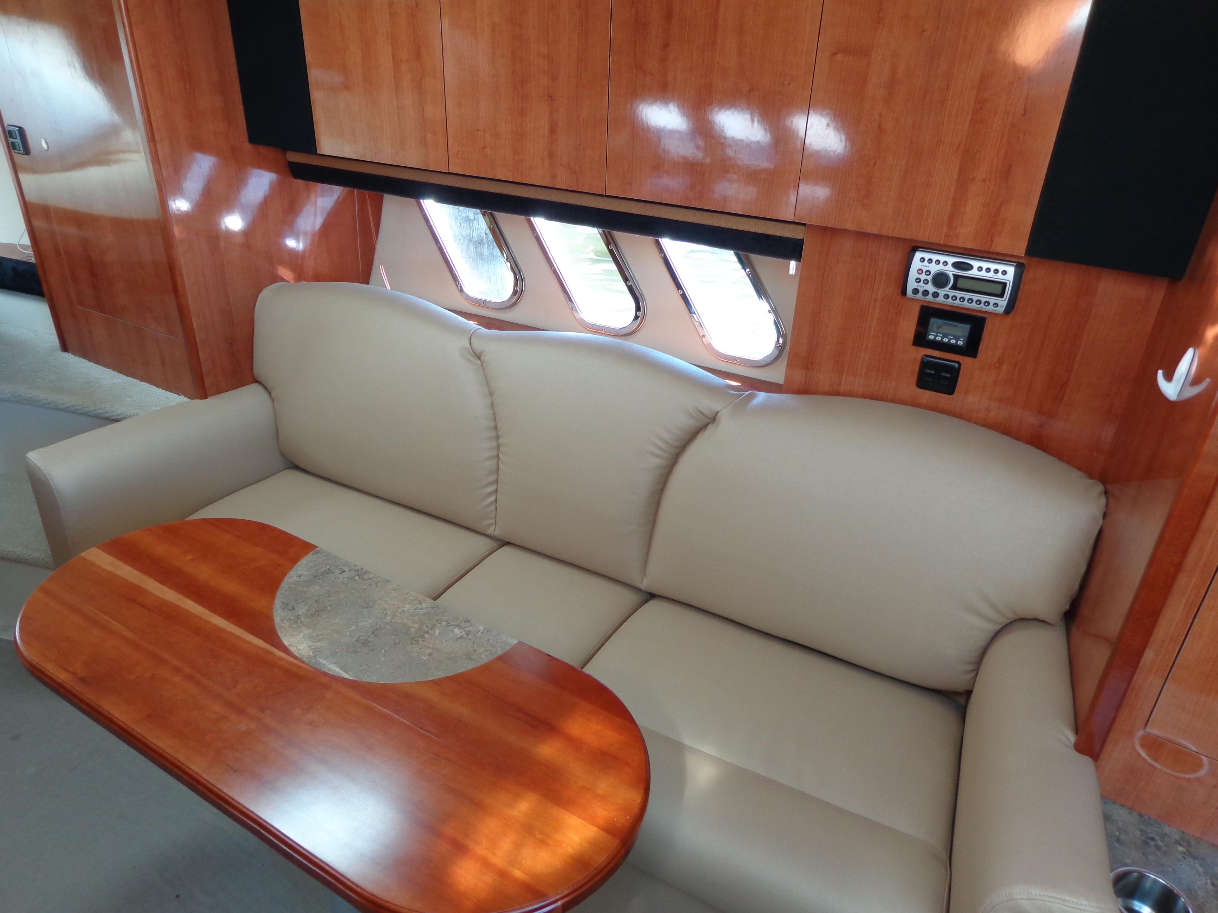 2008-cruisers-yachts-330-express-power-9790622-20250512084151230-1_XLARGE