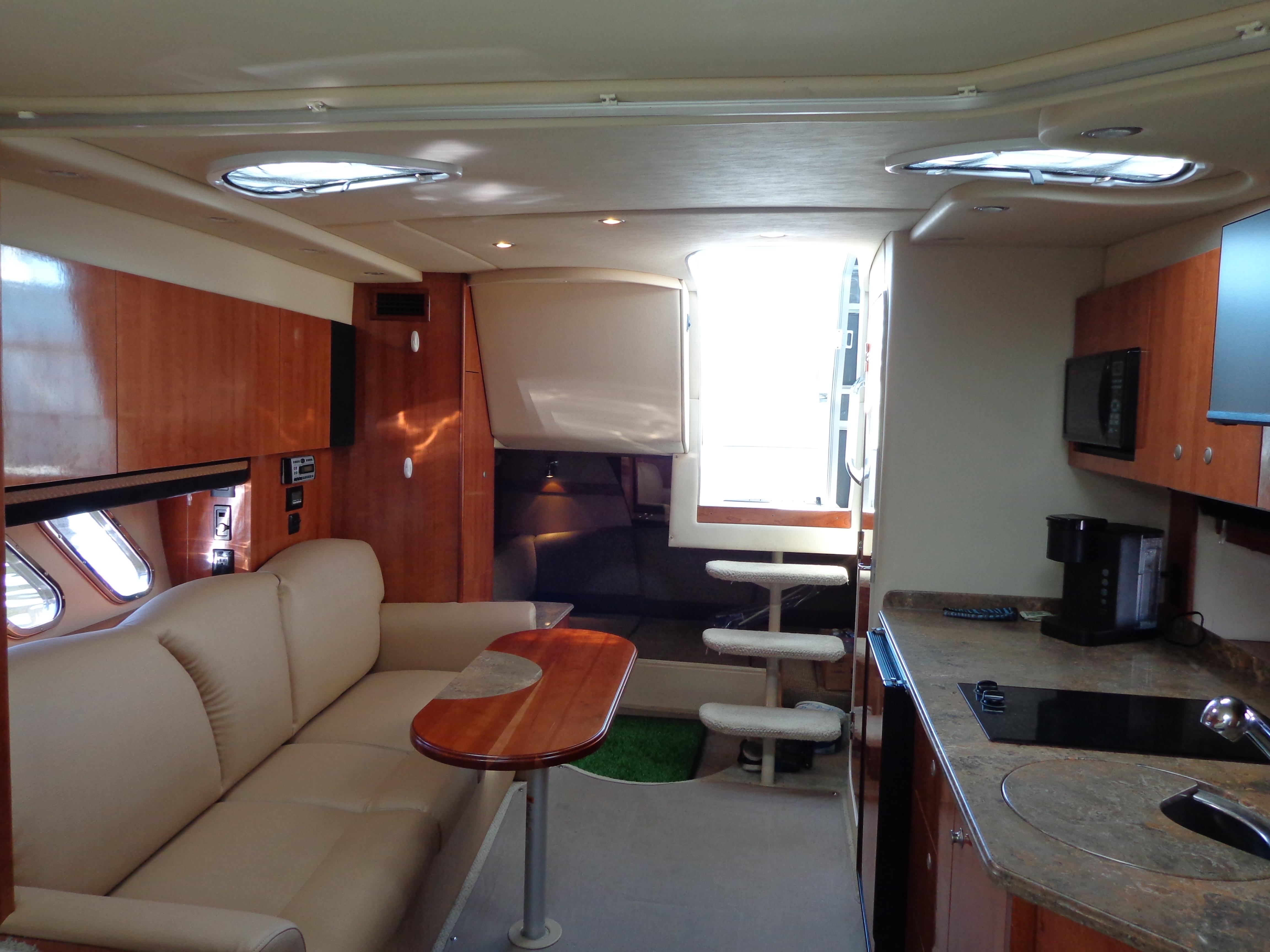 2008-cruisers-yachts-330-express-power-9790622-20250512084219291-1_XLARGE