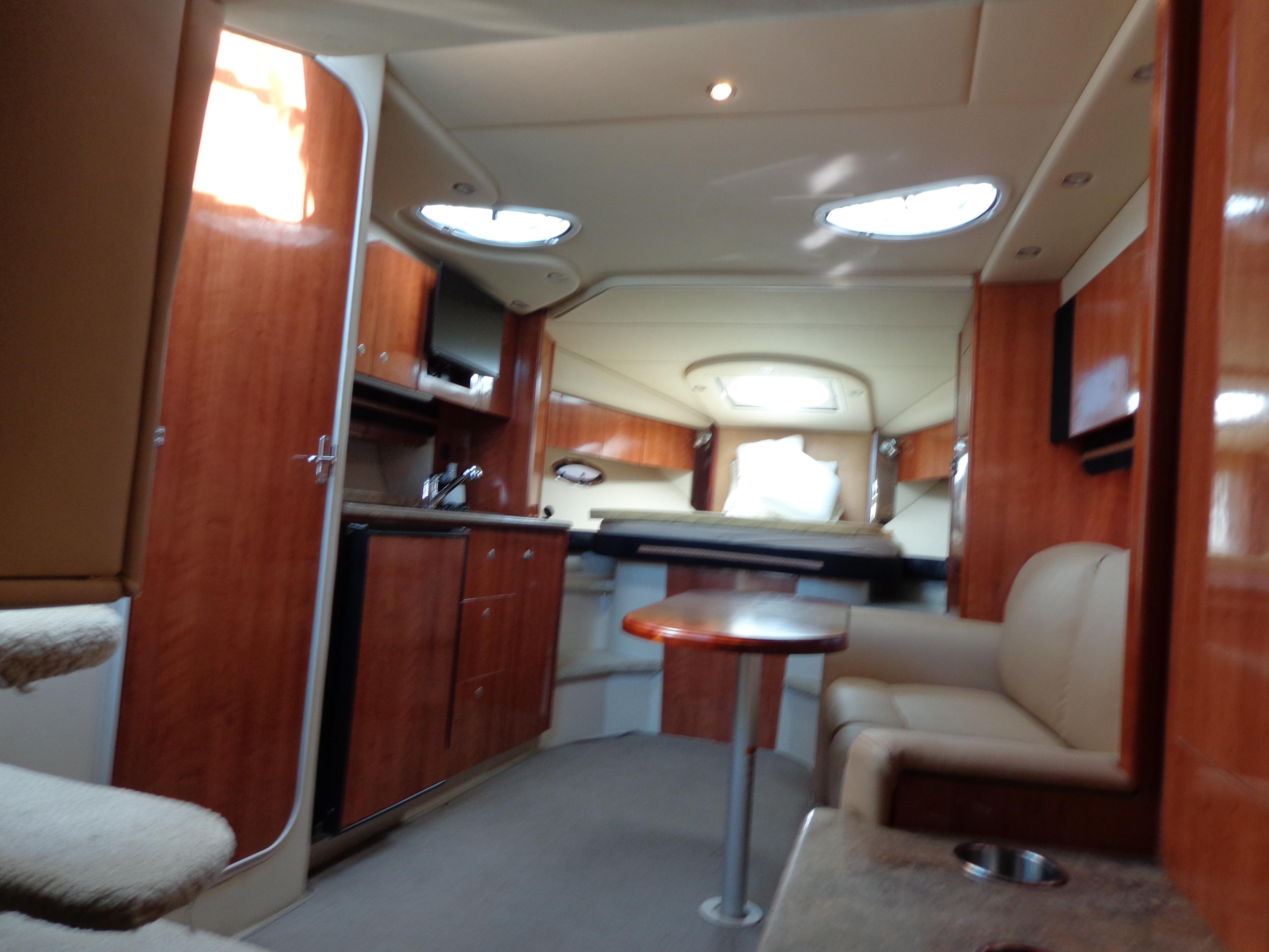 2008-cruisers-yachts-330-express-power-9790622-20250512084226424-1_XLARGE