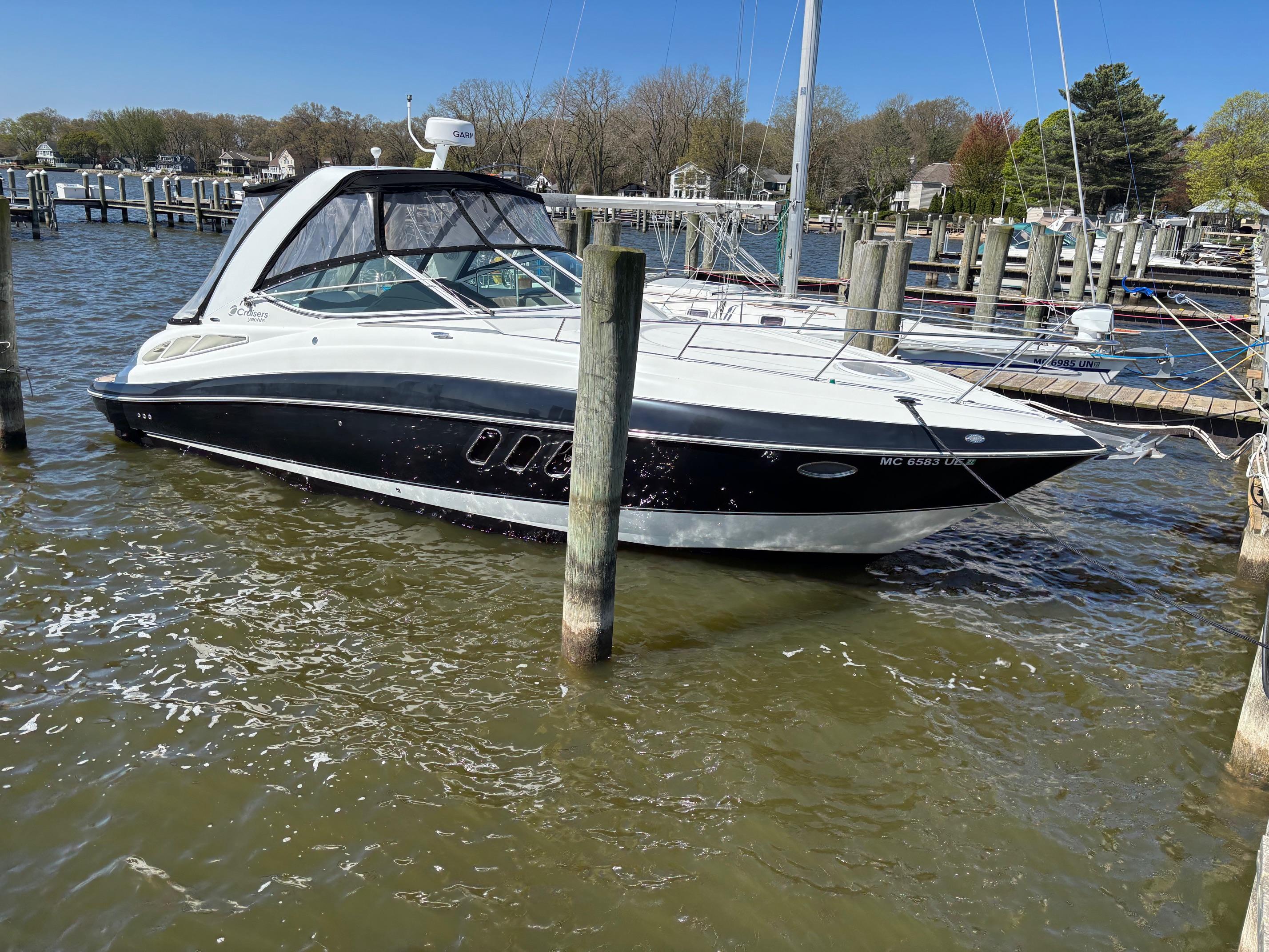 2008-cruisers-yachts-330-express-power-9790622-20250512084244579-1_XLARGE