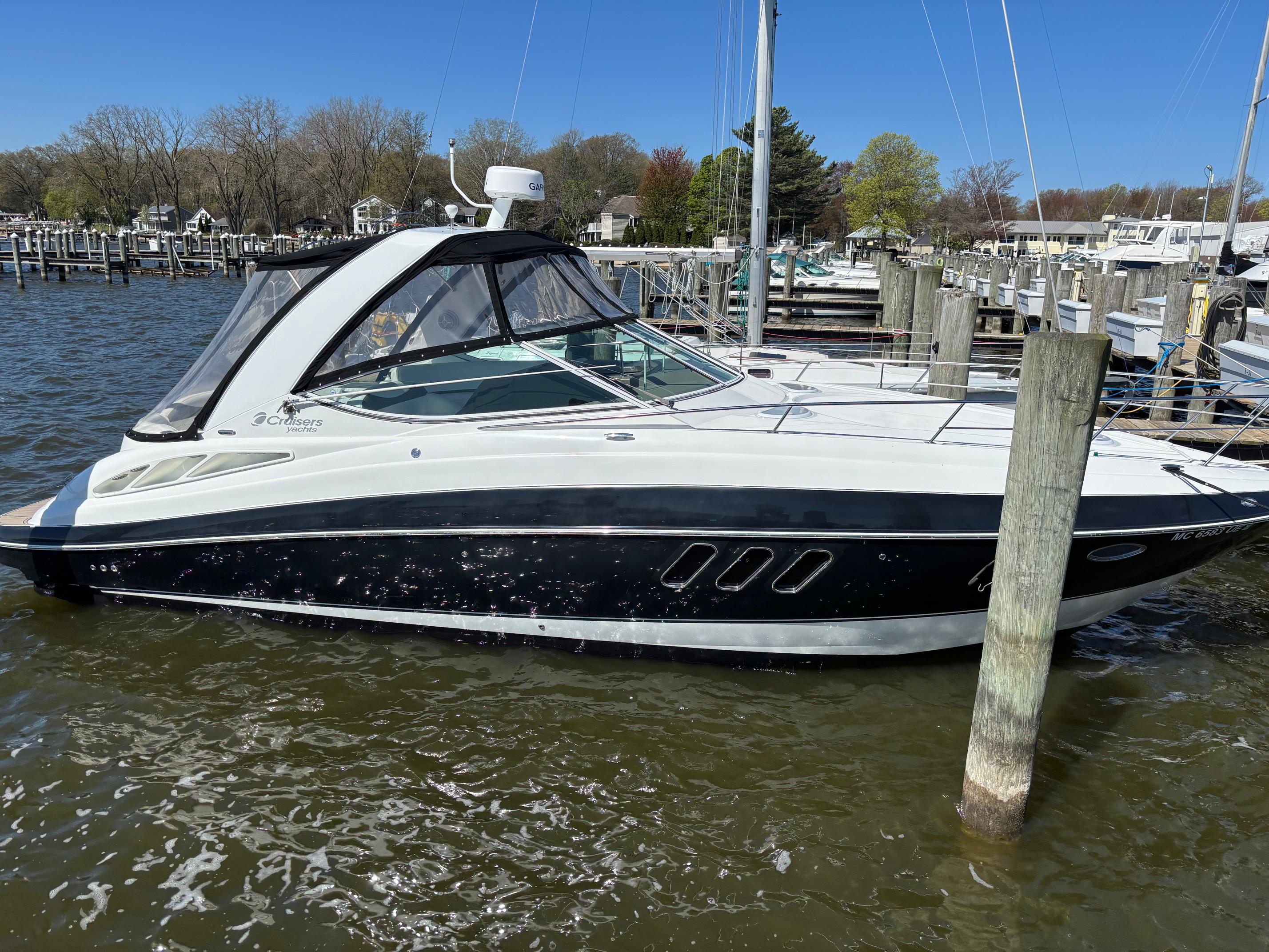 2008-cruisers-yachts-330-express-power-9790622-20250512084247331-1_XLARGE