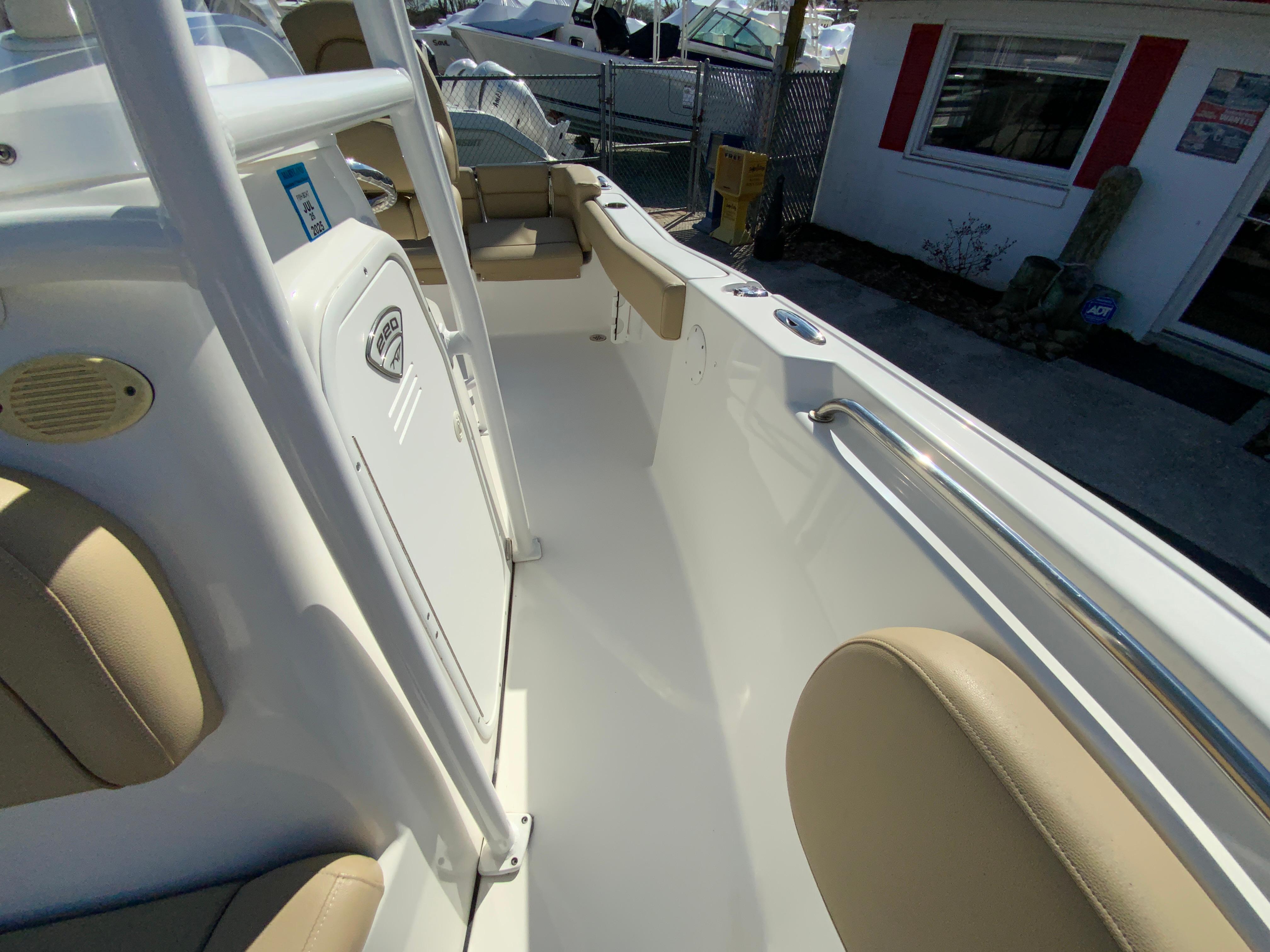 2016 Tidewater 220 LXF-24