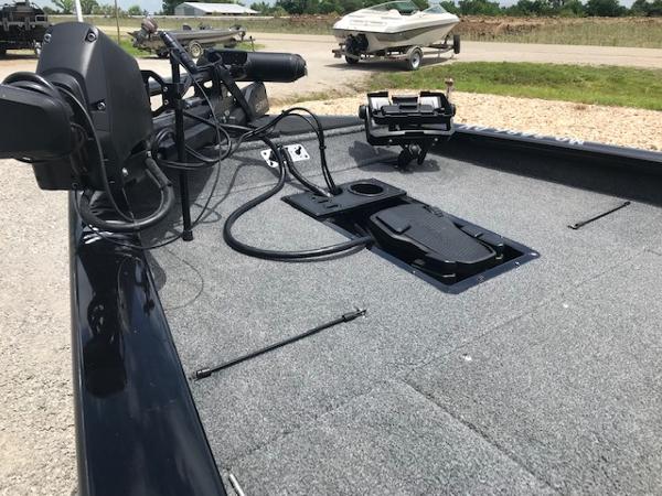 2019 Tracker Boats boat for sale, model of the boat is Pro Team 190 & Image # 4 of 11