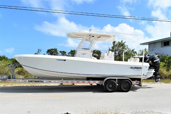25' Blue Water 2550 Center Console