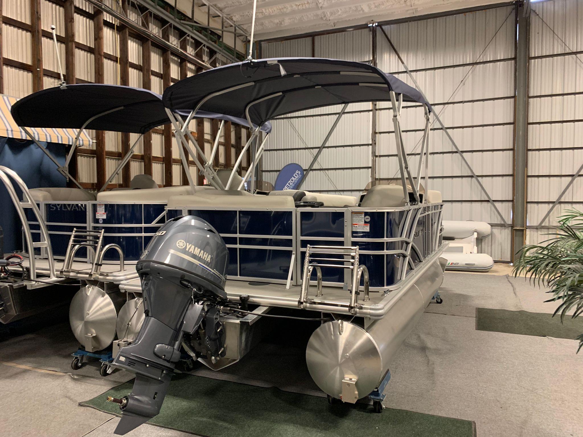 2026 Sylvan Mirage 818 Cruise 3