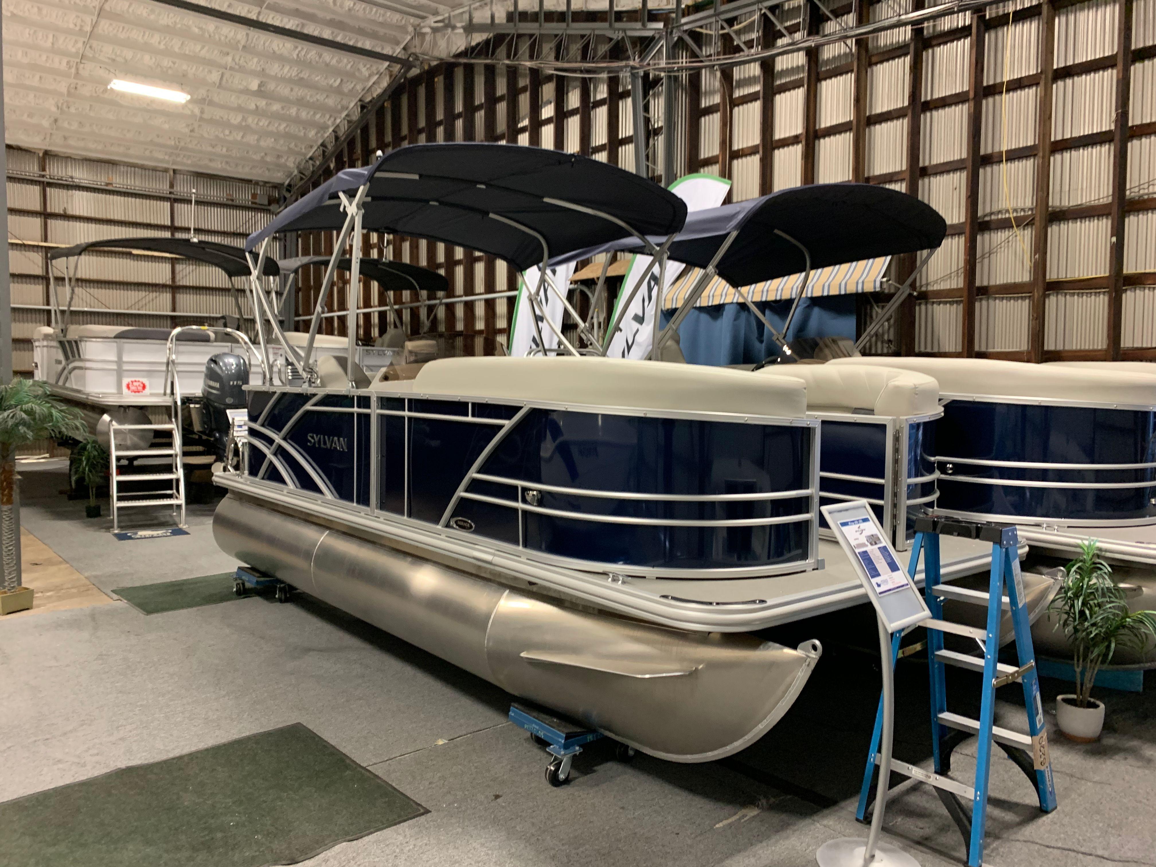 2026 Sylvan Mirage 818 Cruise 2