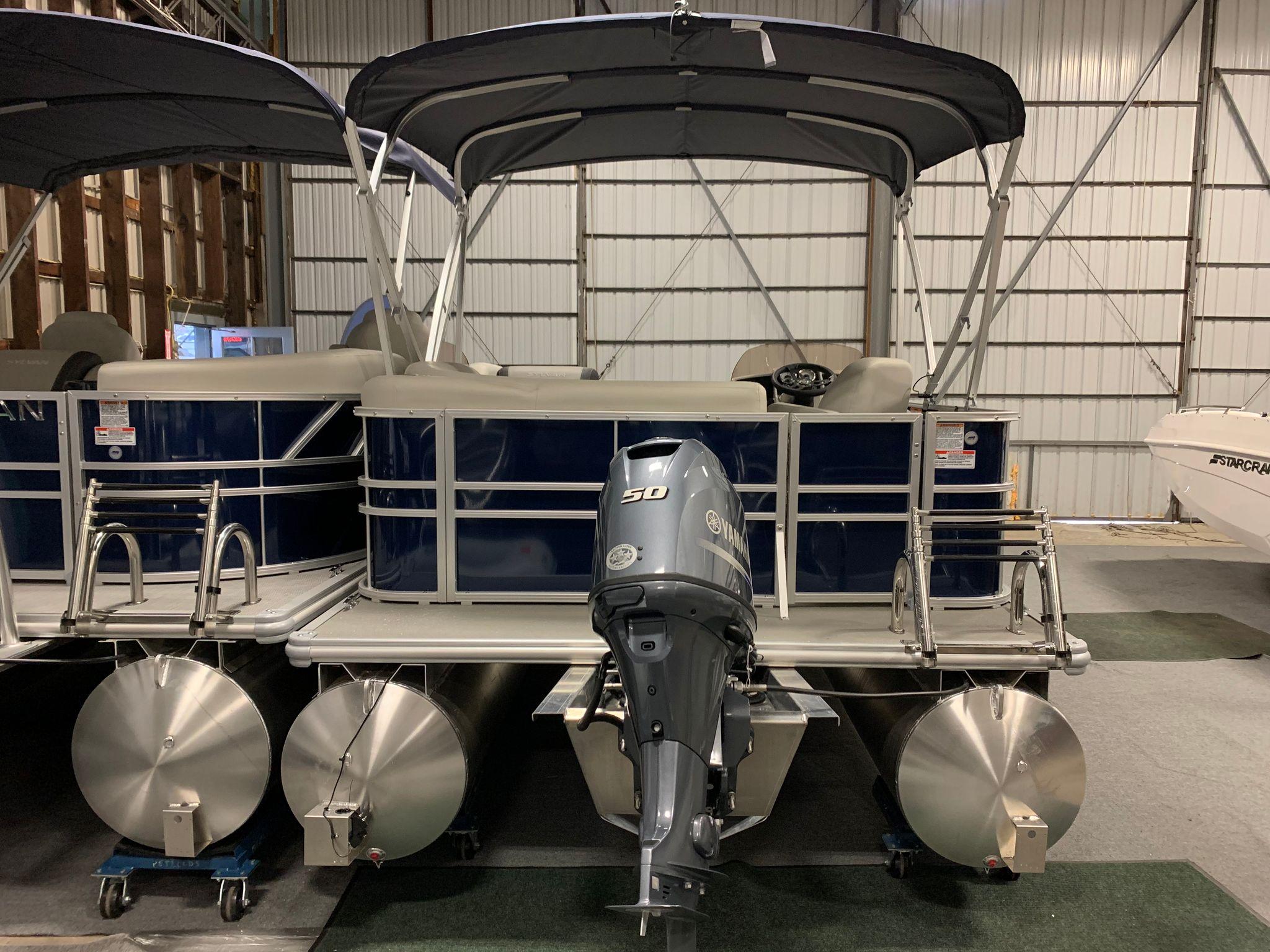 2026 Sylvan Mirage 818 Cruise 5