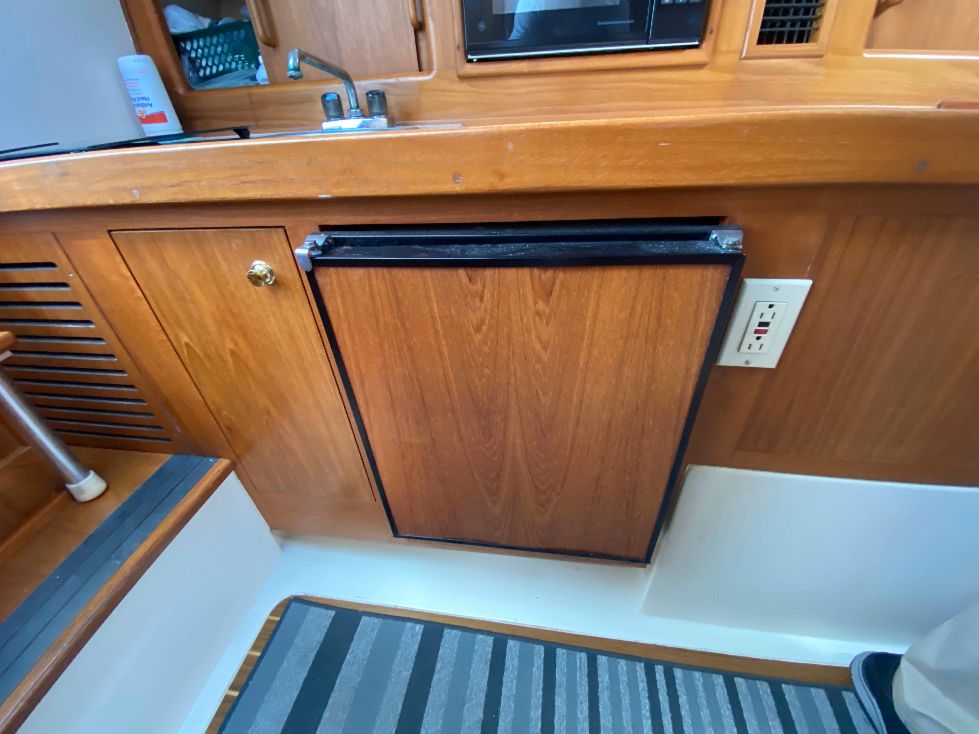 NY 10027 RM Knot 10 Yacht Sales