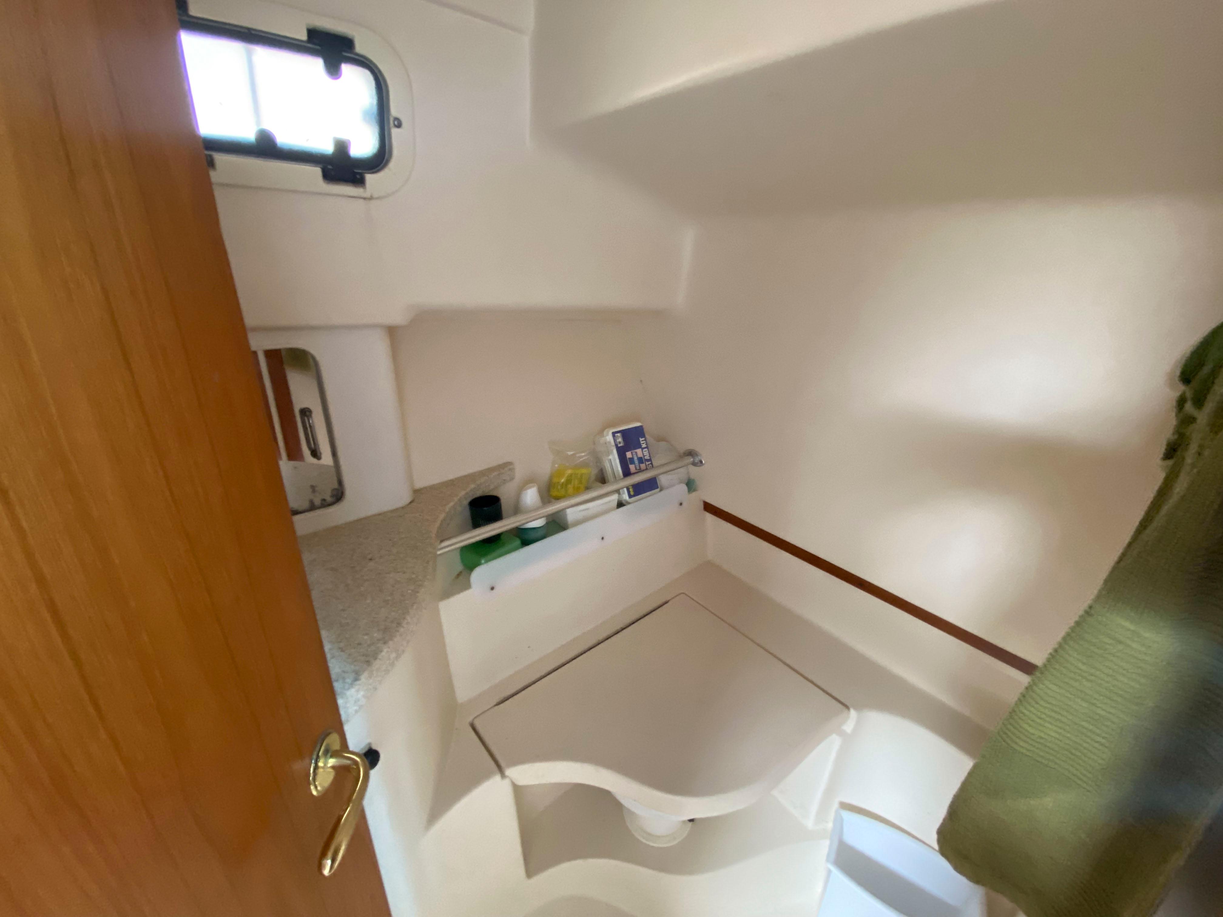 NY 10027 RM Knot 10 Yacht Sales