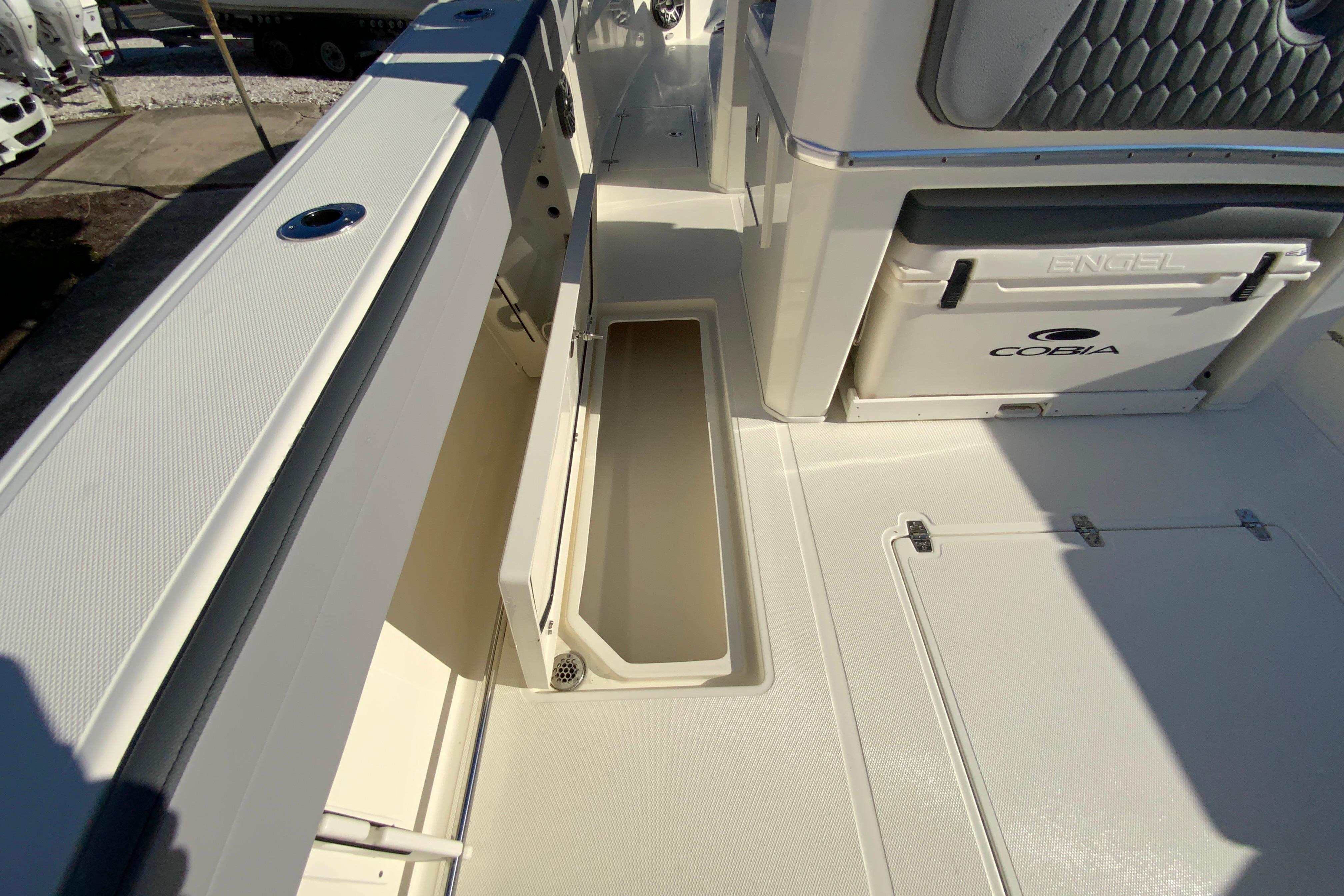 2026 Cobia 305 Center Console-28