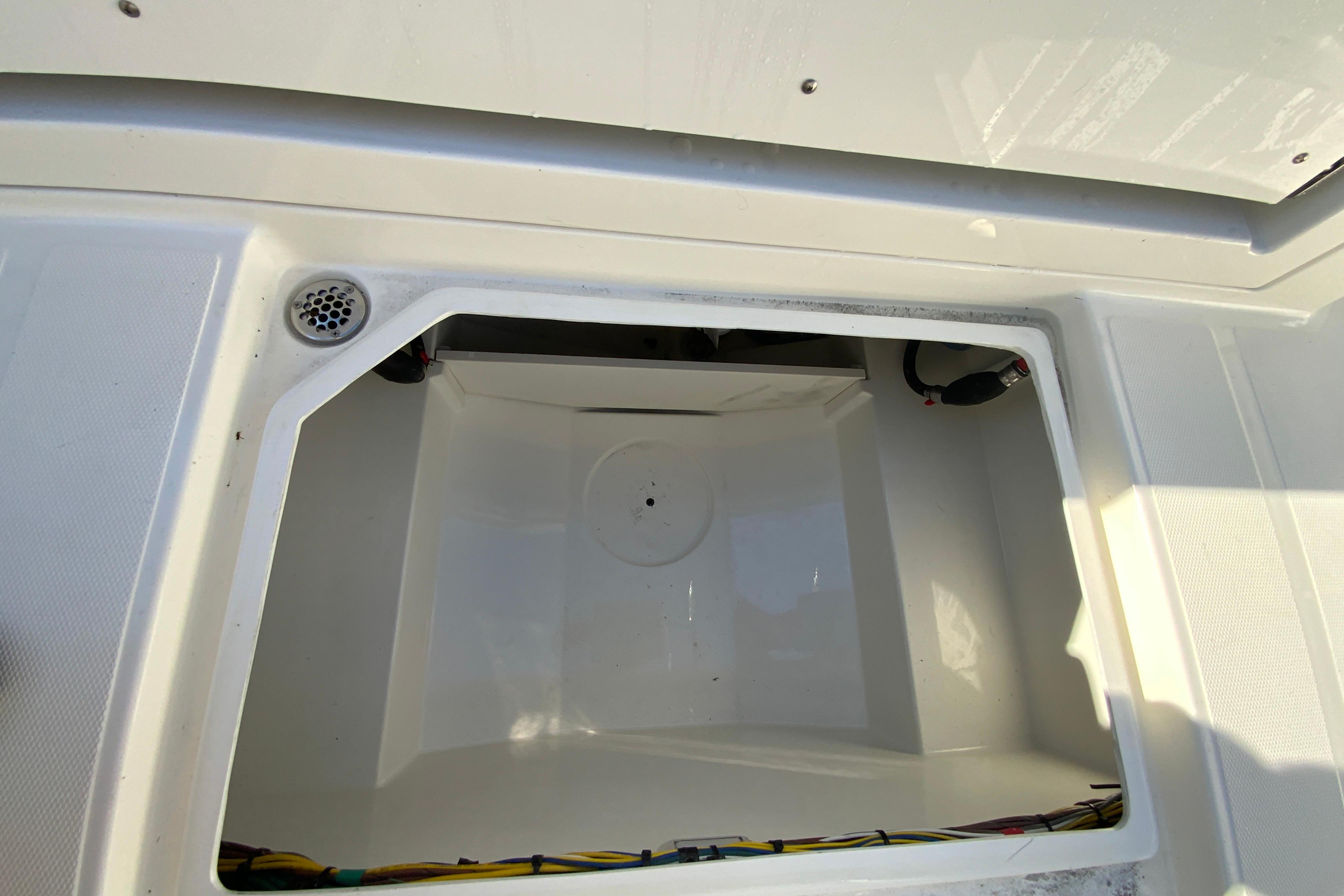 2026 Cobia 305 Center Console-108