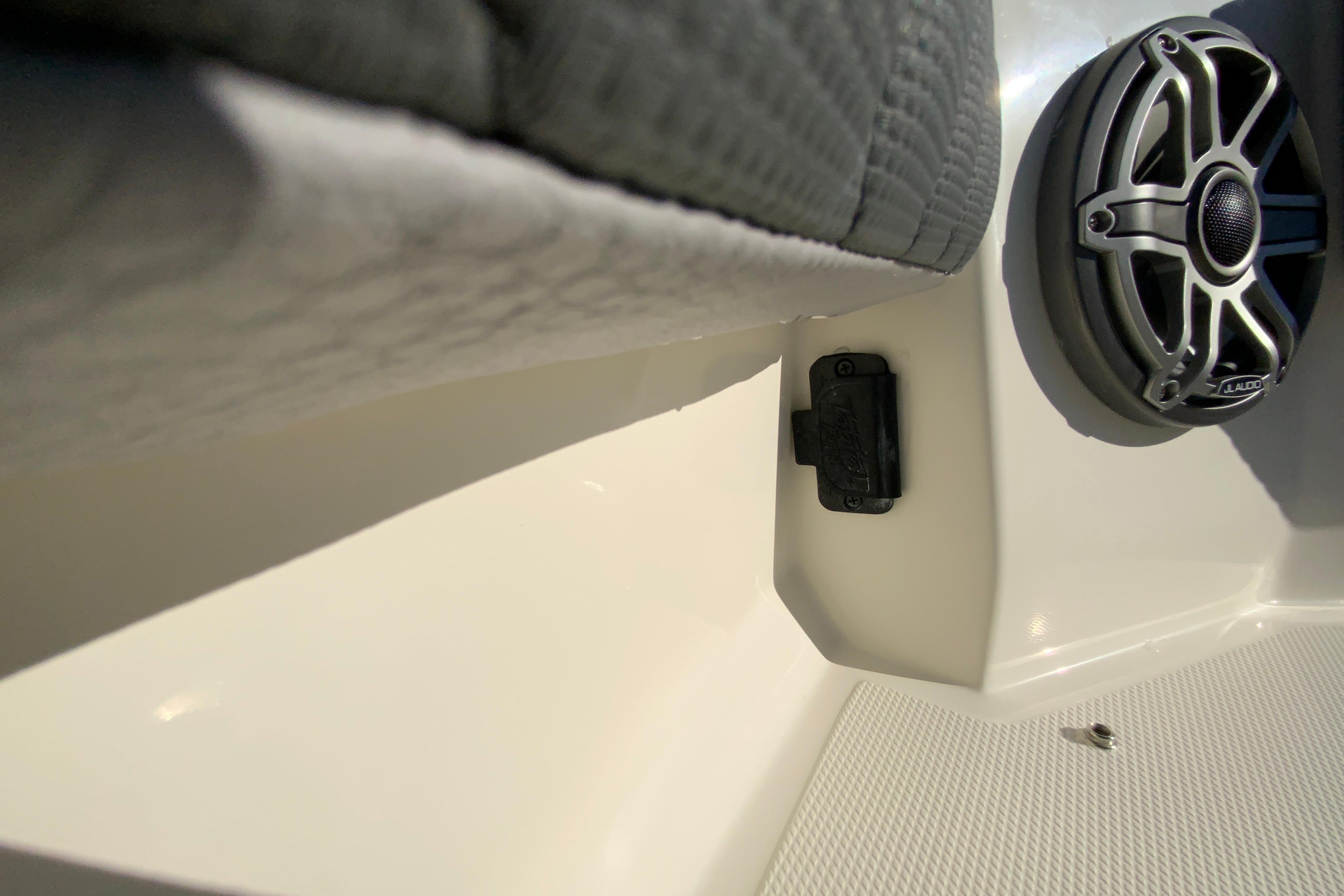 2026 Cobia 305 Center Console-85