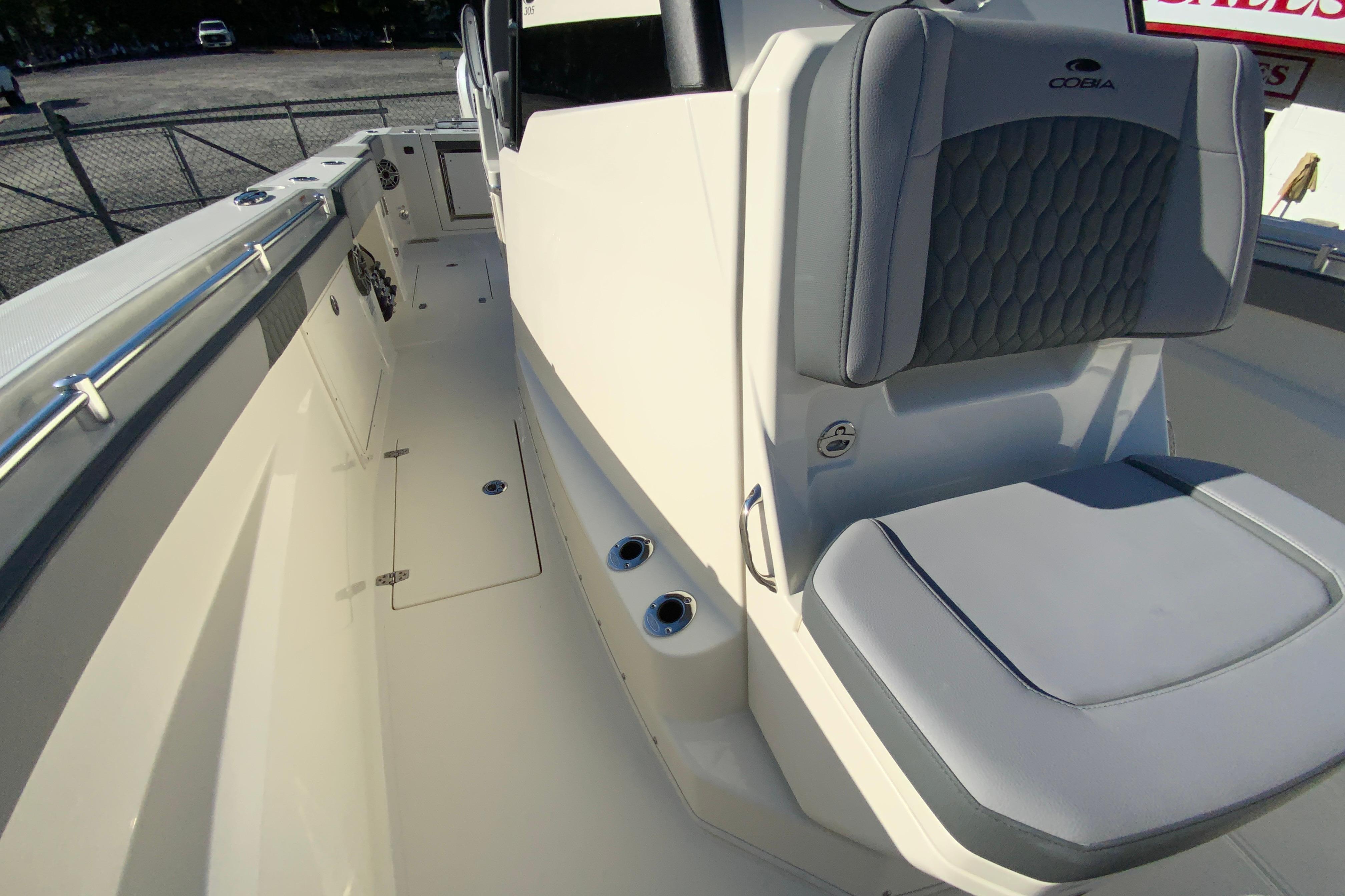 2026 Cobia 305 Center Console-76