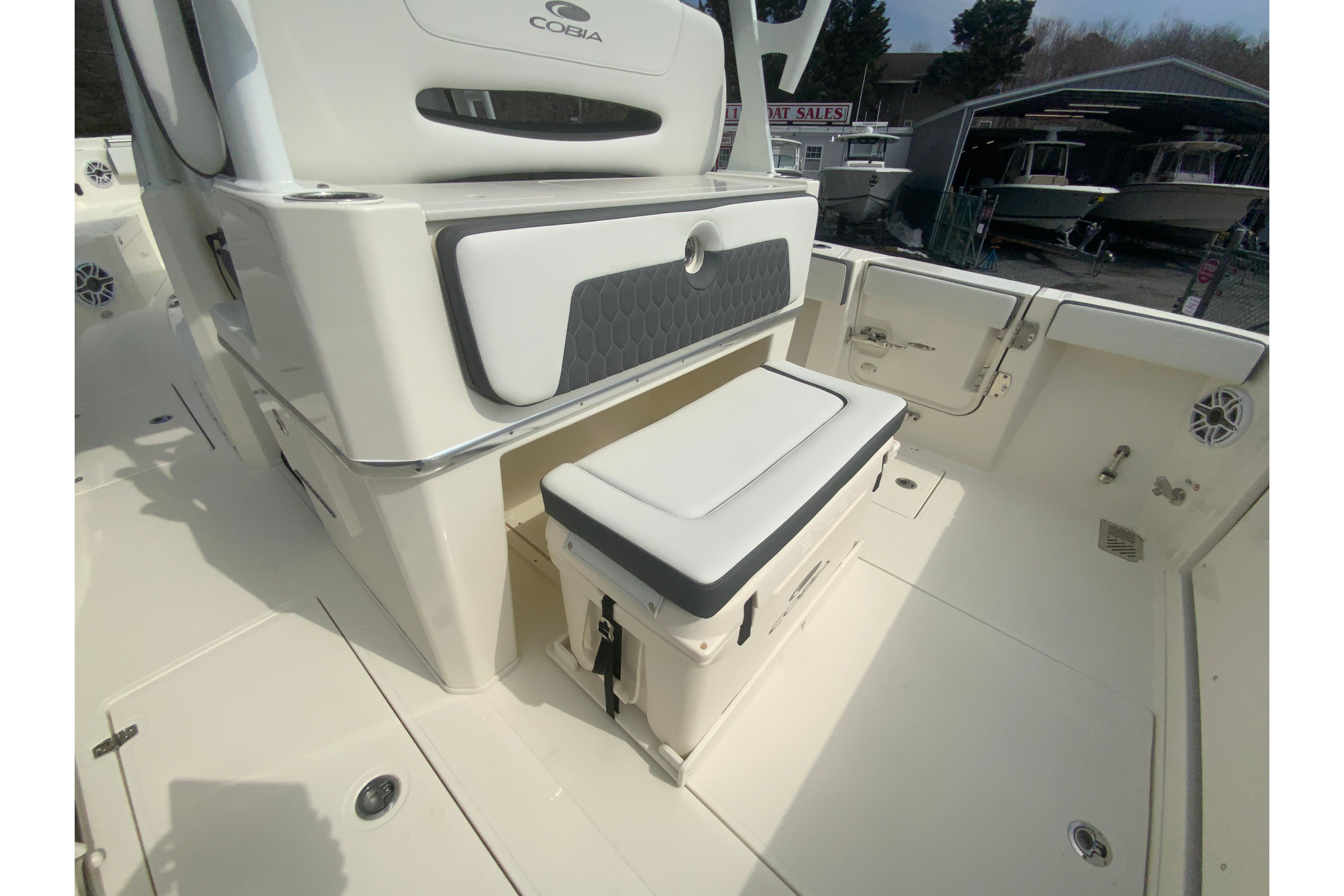 2026 Cobia 305 Center Console-18