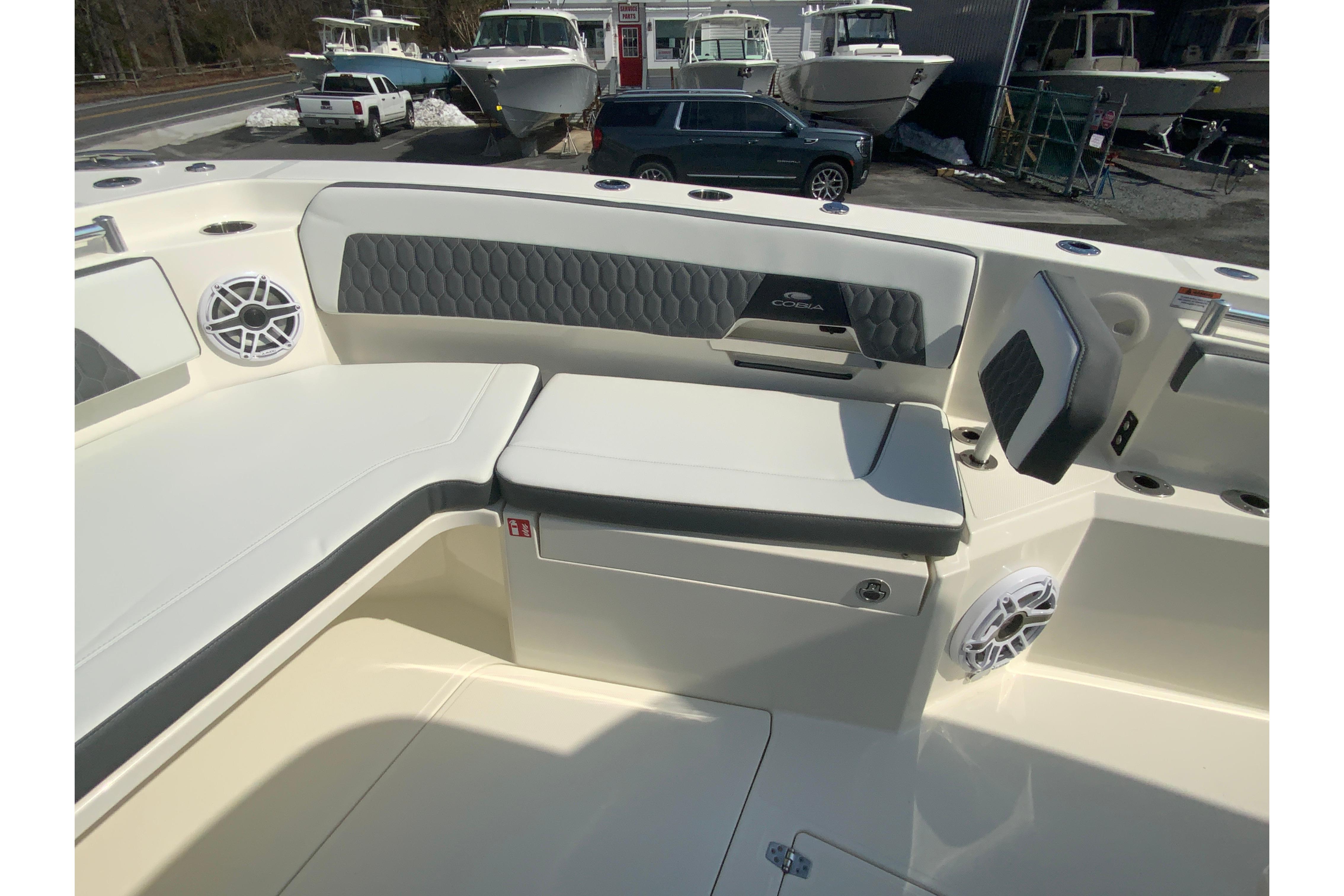 2026 Cobia 305 Center Console-30