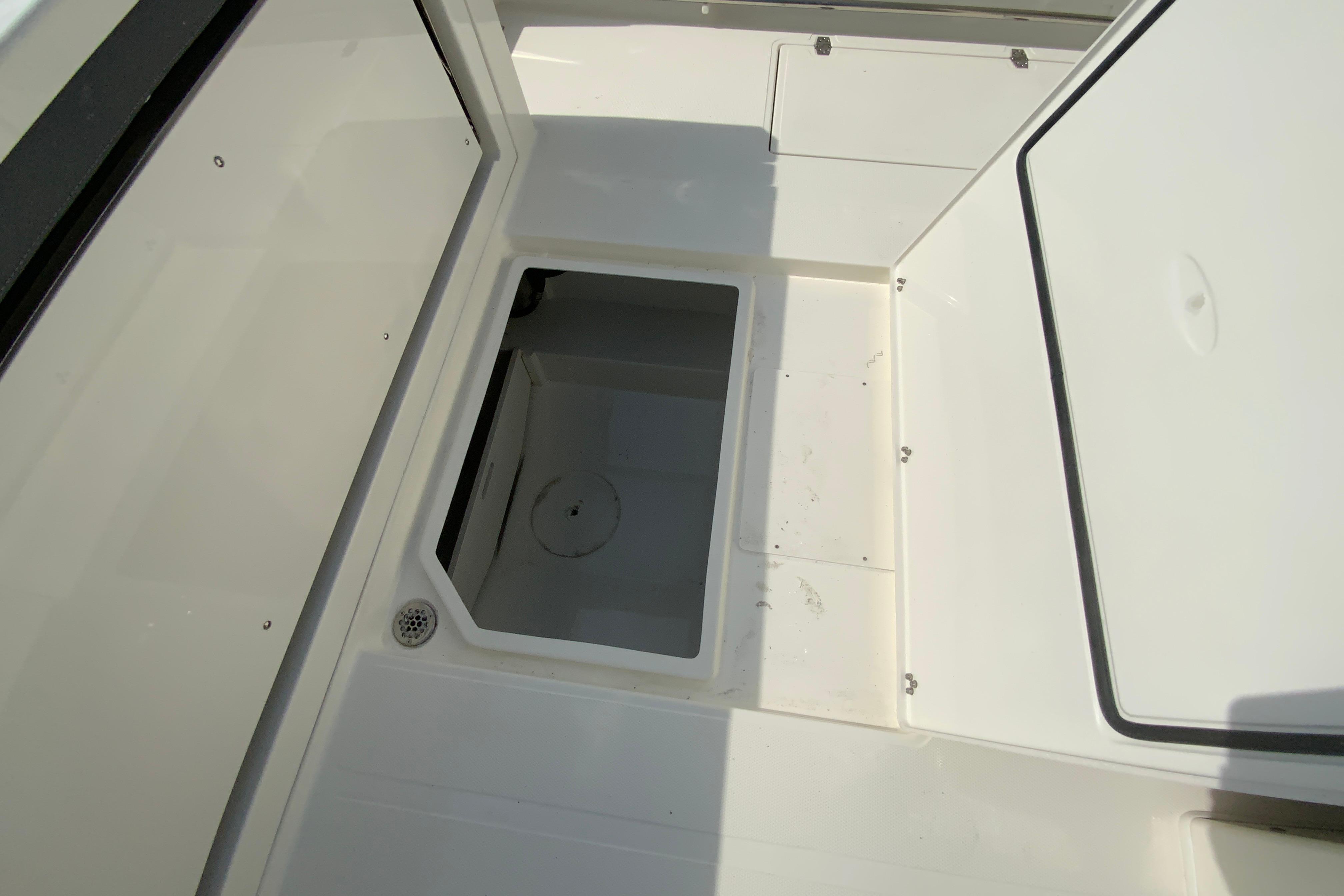 2026 Cobia 305 Center Console-44