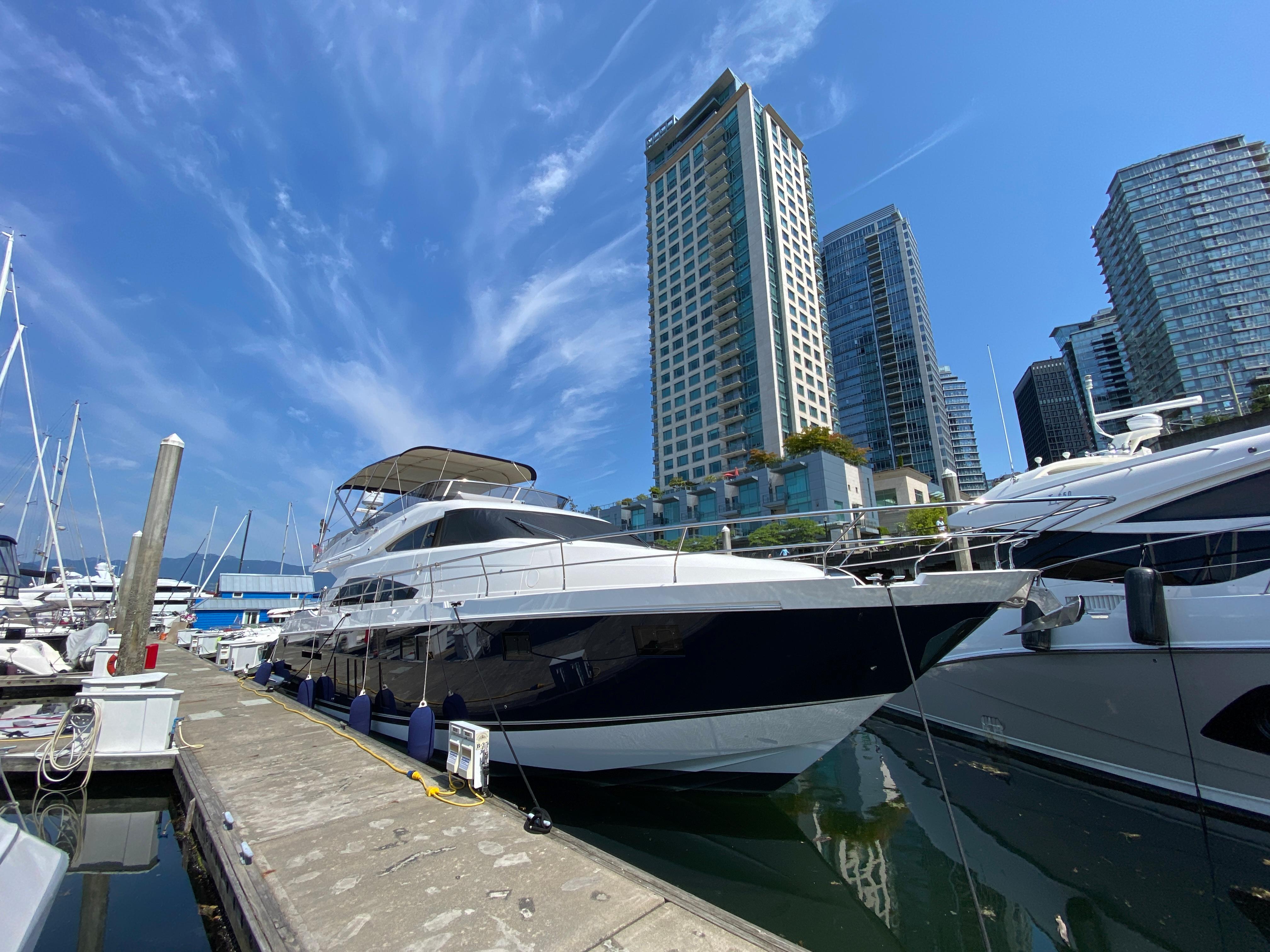 Lady S Yacht Photos Pics 13_2017 Fairline 65 Squadron_Exterior 13