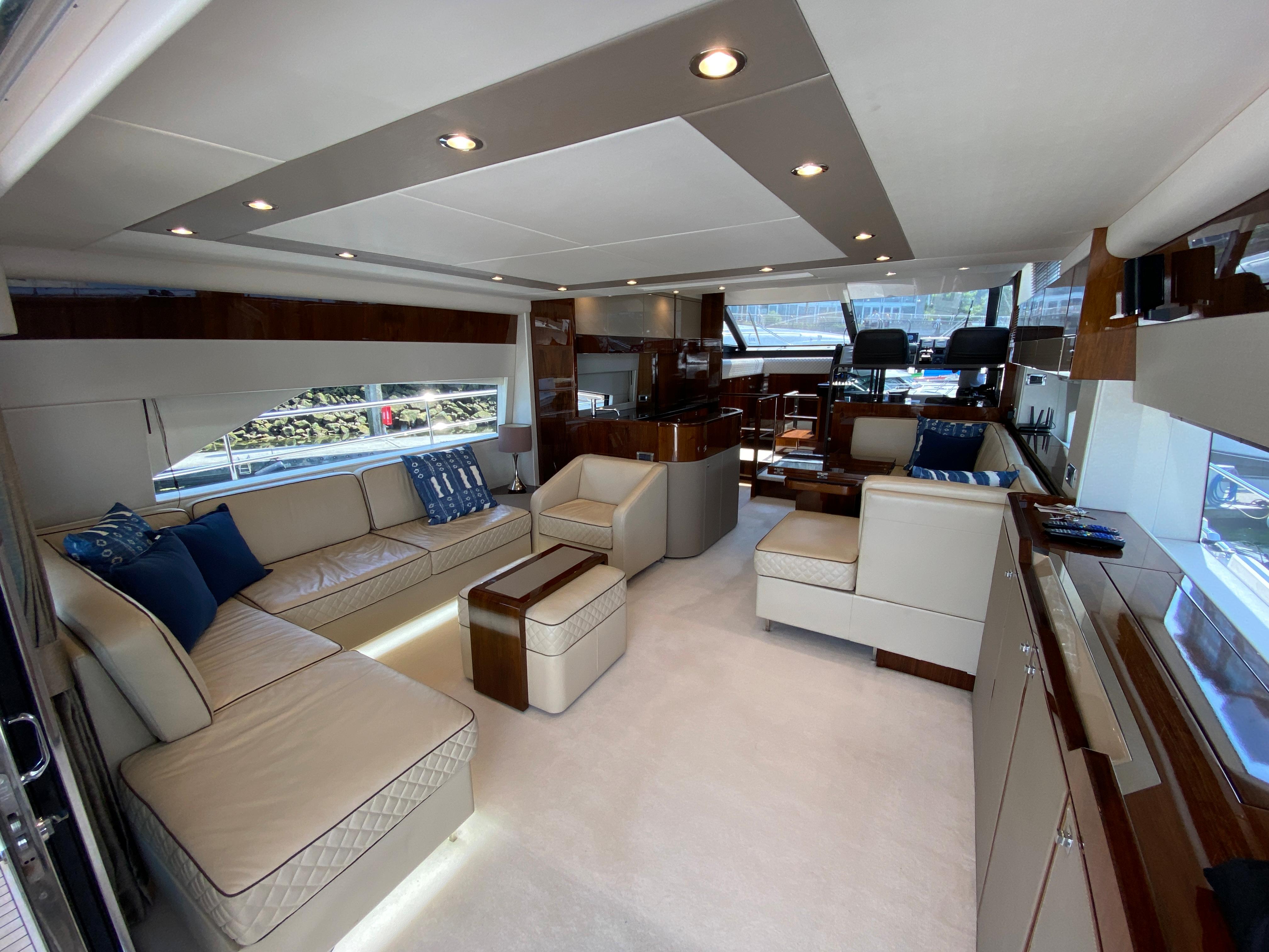 Lady S Yacht Photos Pics 14_2017 Fairline 65 Squadron_Interior 1