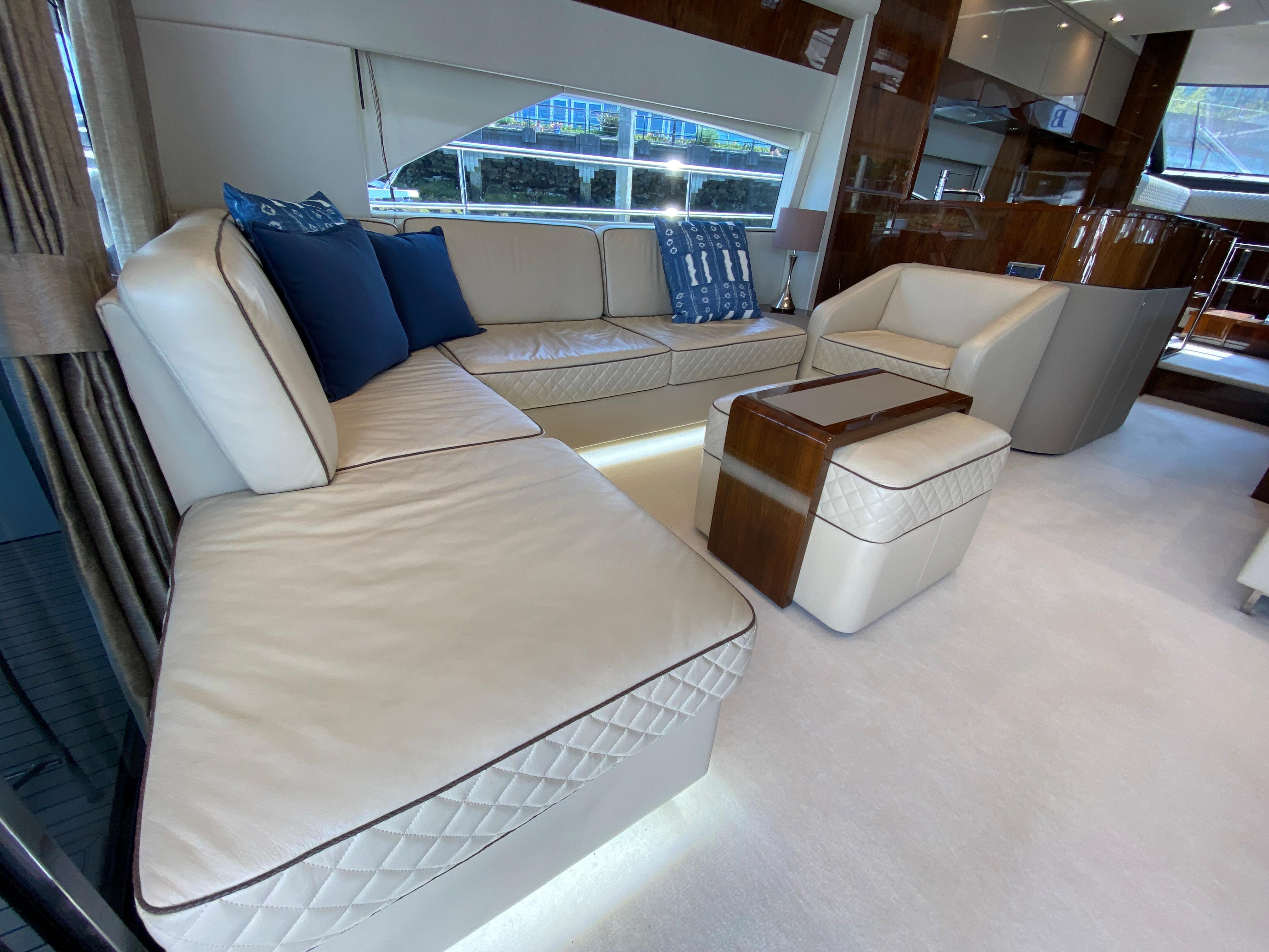 Lady S Yacht Photos Pics 15_2017 Fairline 65 Squadron_Interior 2