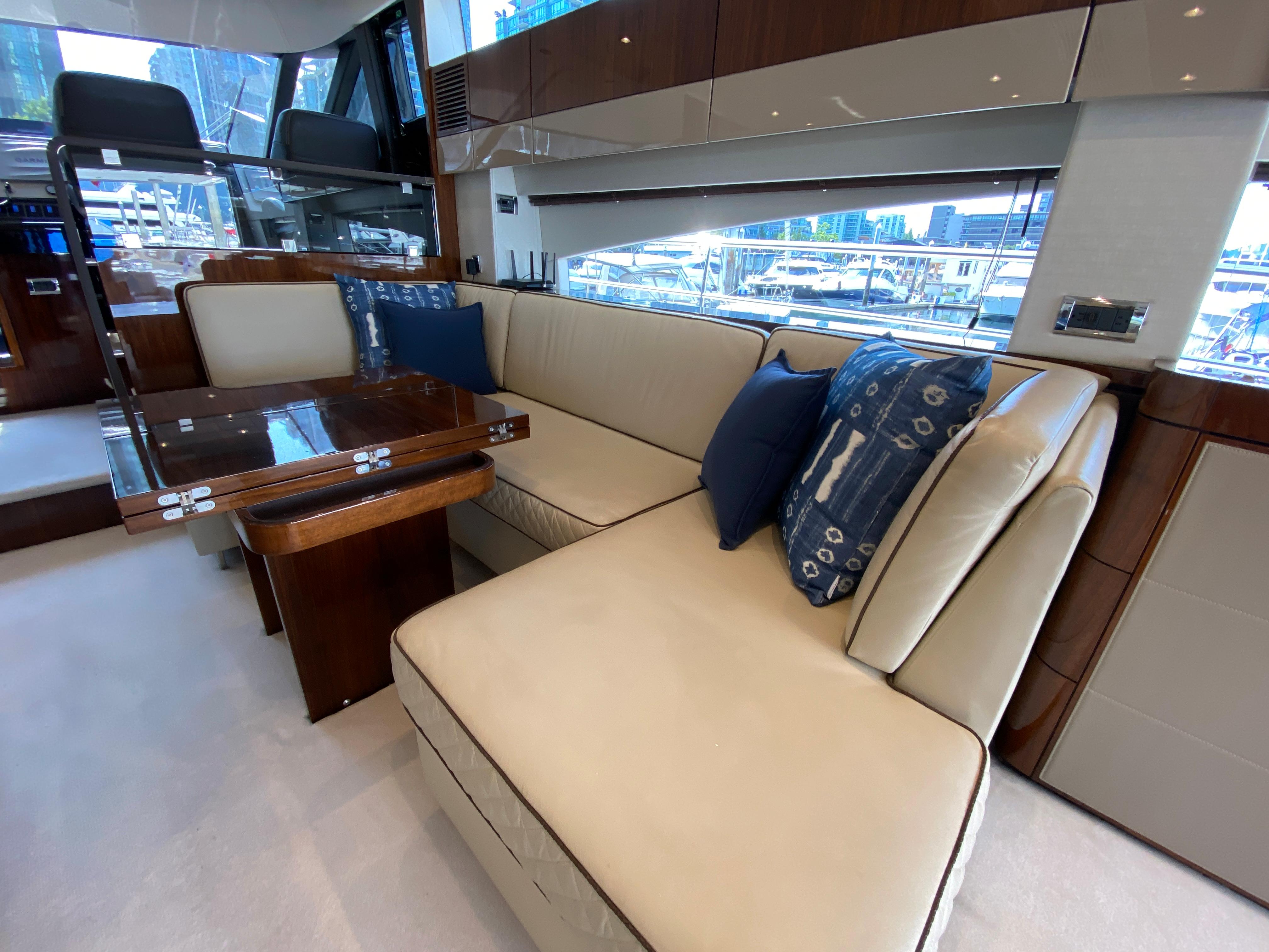 Lady S Yacht Photos Pics 16_2017 Fairline 65 Squadron_Interior 3