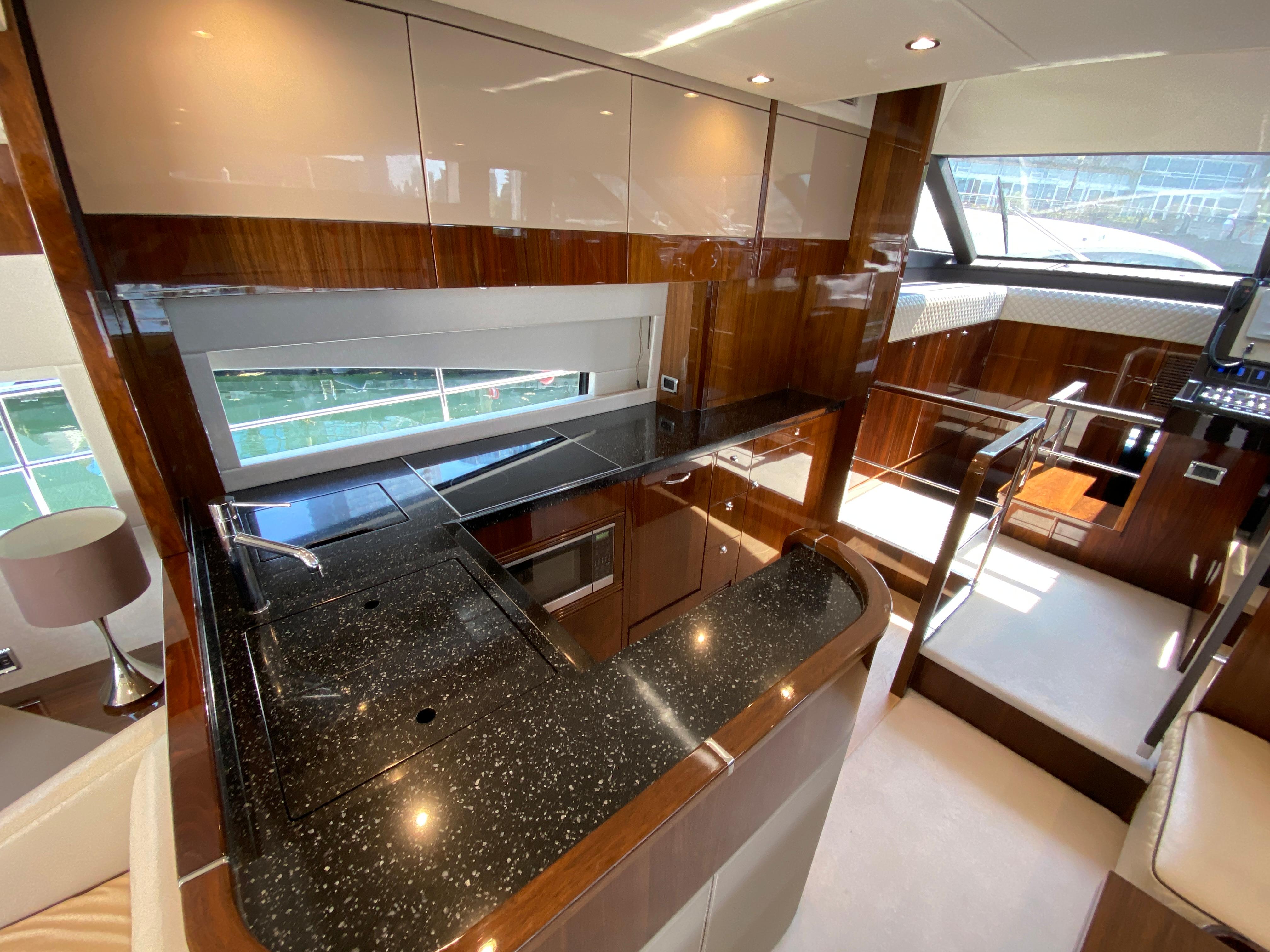 Lady S Yacht Photos Pics 17_2017 Fairline 65 Squadron_Interior 4