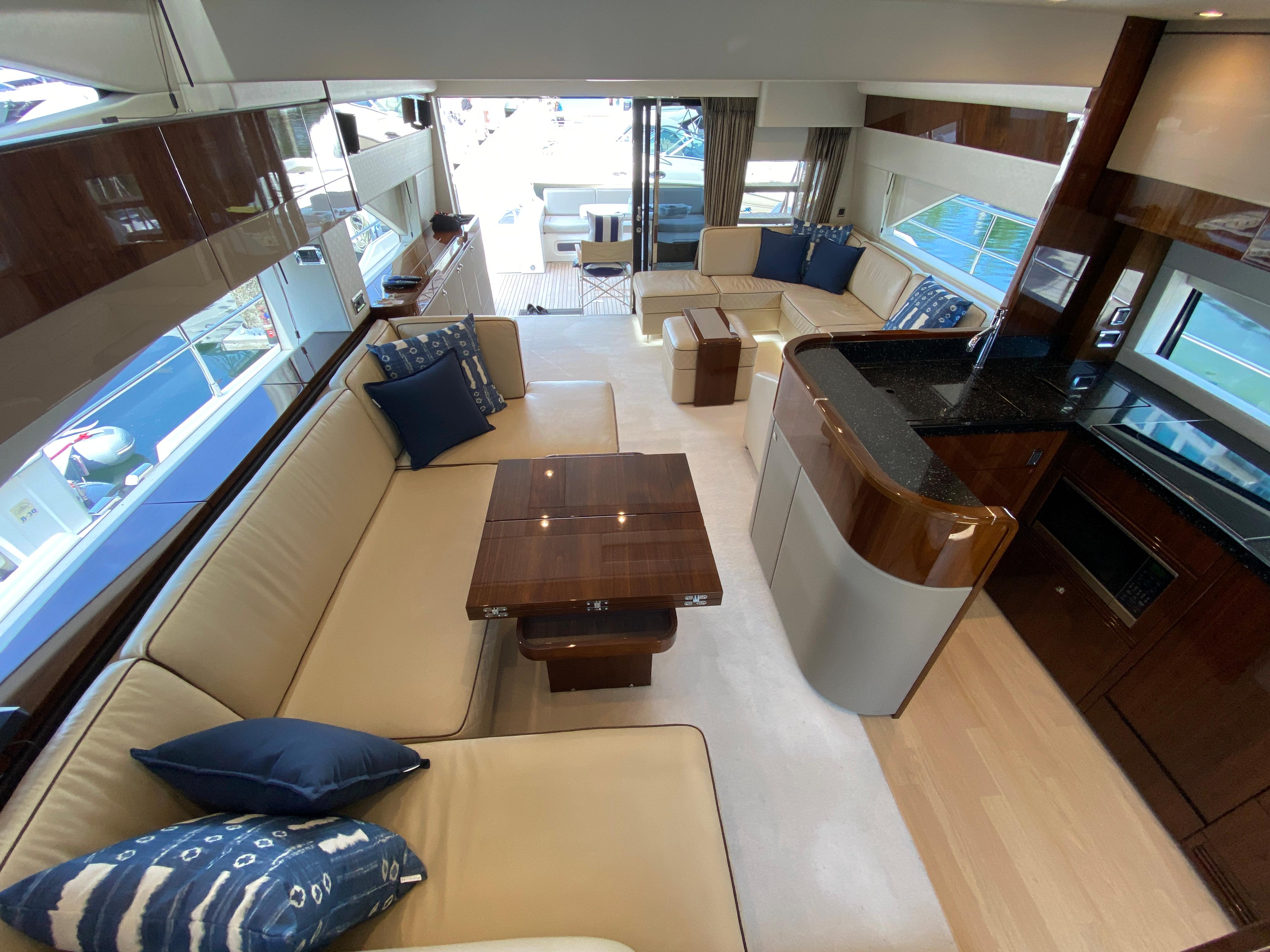 Lady S Yacht Photos Pics 22_2017 Fairline 65 Squadron_Interior 9