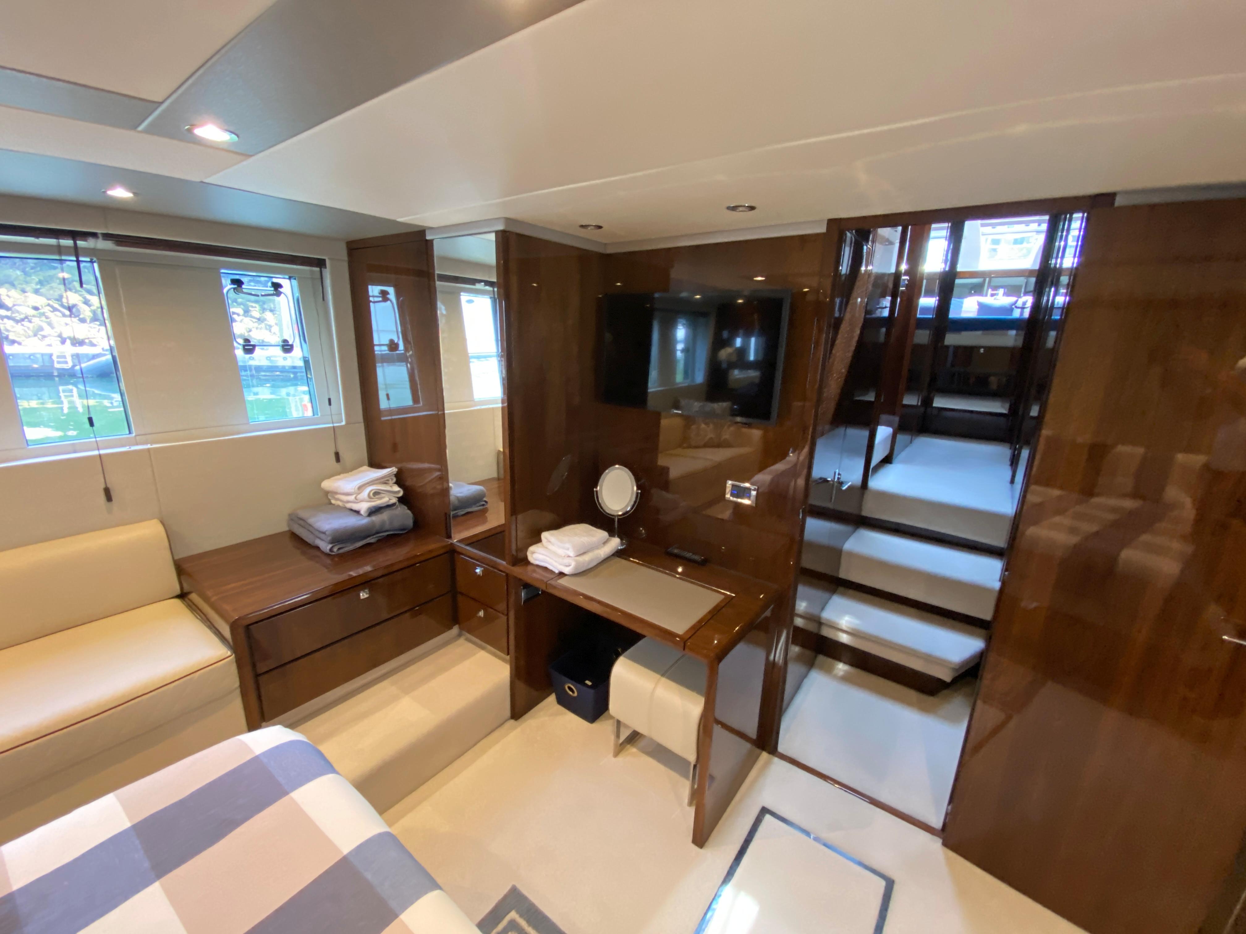 Lady S Yacht Photos Pics 30_2017 Fairline 65 Squadron_Interior 17