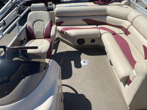 2011 SunCatcher boat for sale, model of the boat is LX322 & Image # 6 of 15