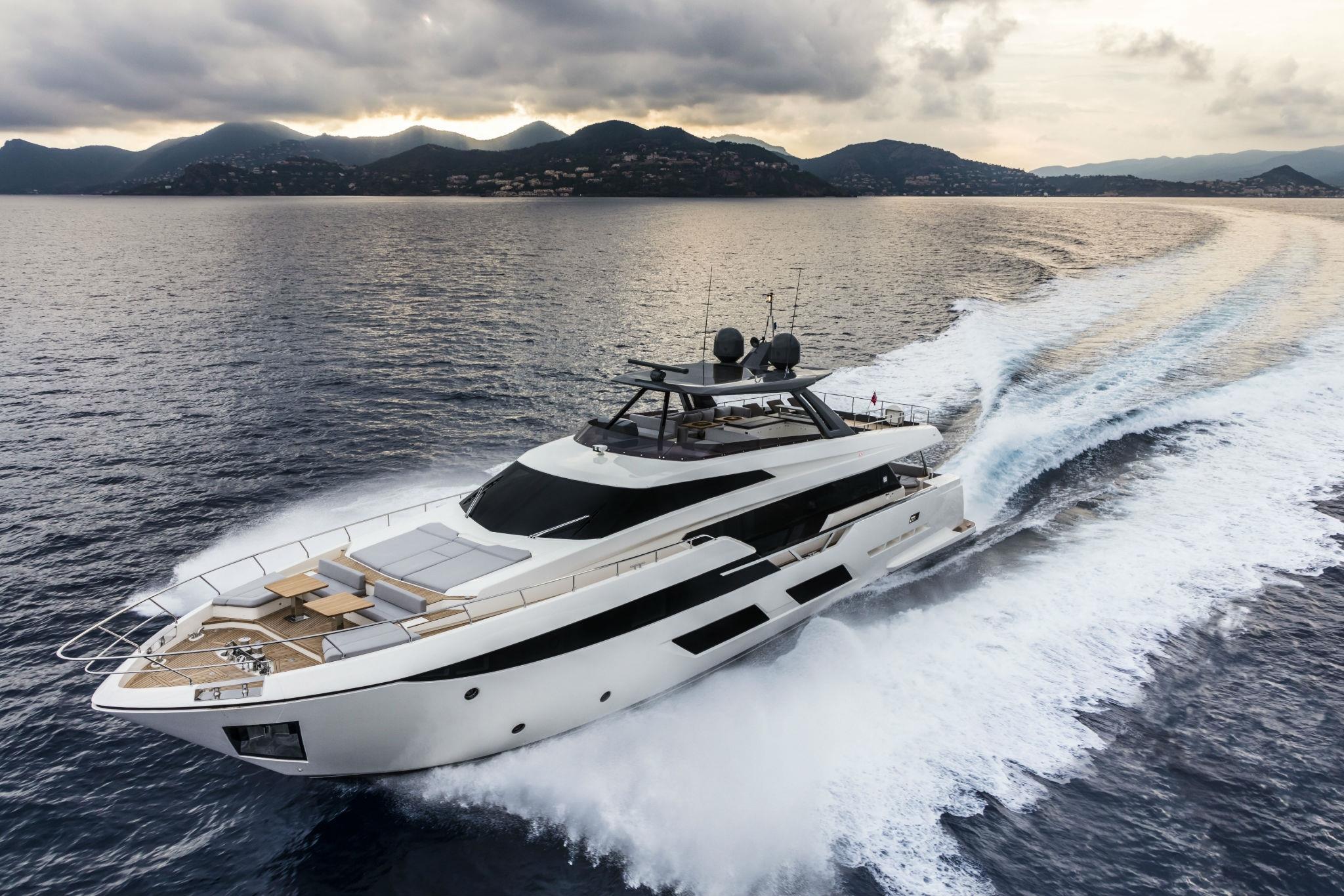 ferretti yachts 920 price