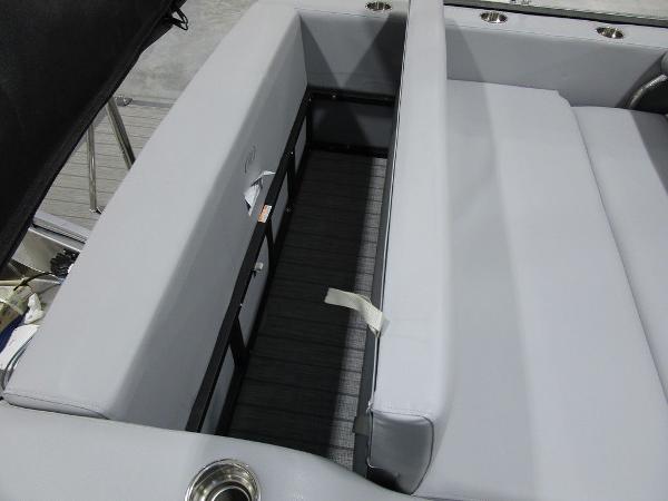 2021 Manitou boat for sale, model of the boat is SL 23 Oasis SHP 373 & Image # 35 of 43